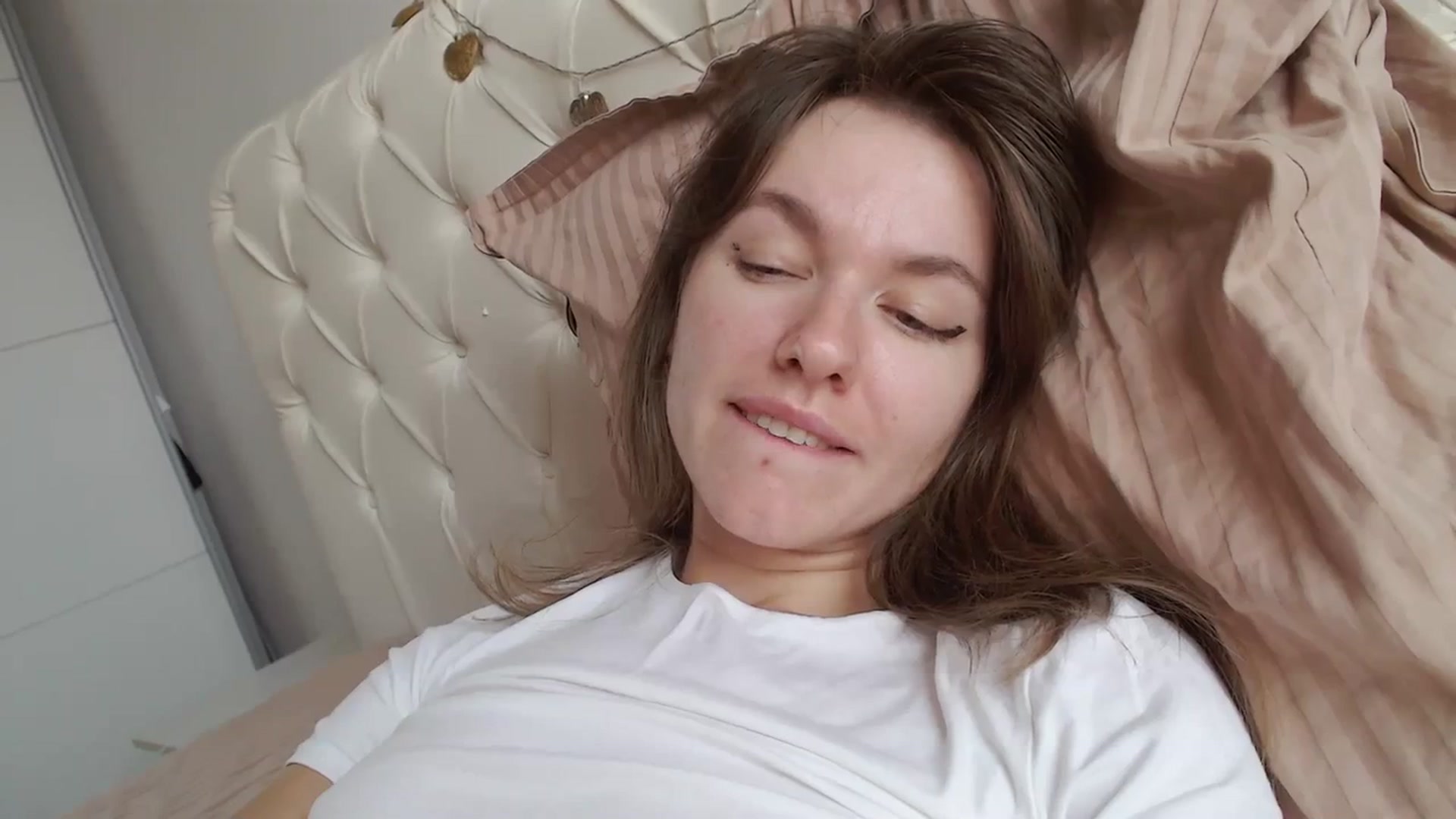 Gallery image thumbnail from Dreamloverrr's myfreecams stream on, 10/06/2023, 13:30 image 10 of 20
