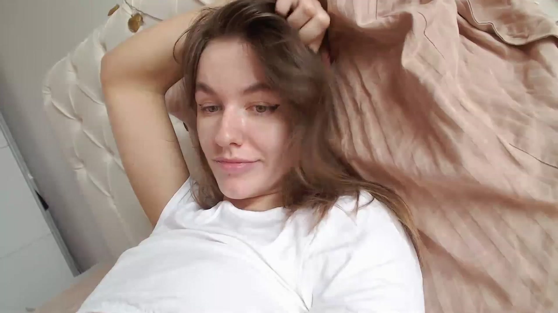 Gallery image thumbnail from Dreamloverrr's myfreecams stream on, 10/06/2023, 13:30 image 9 of 20
