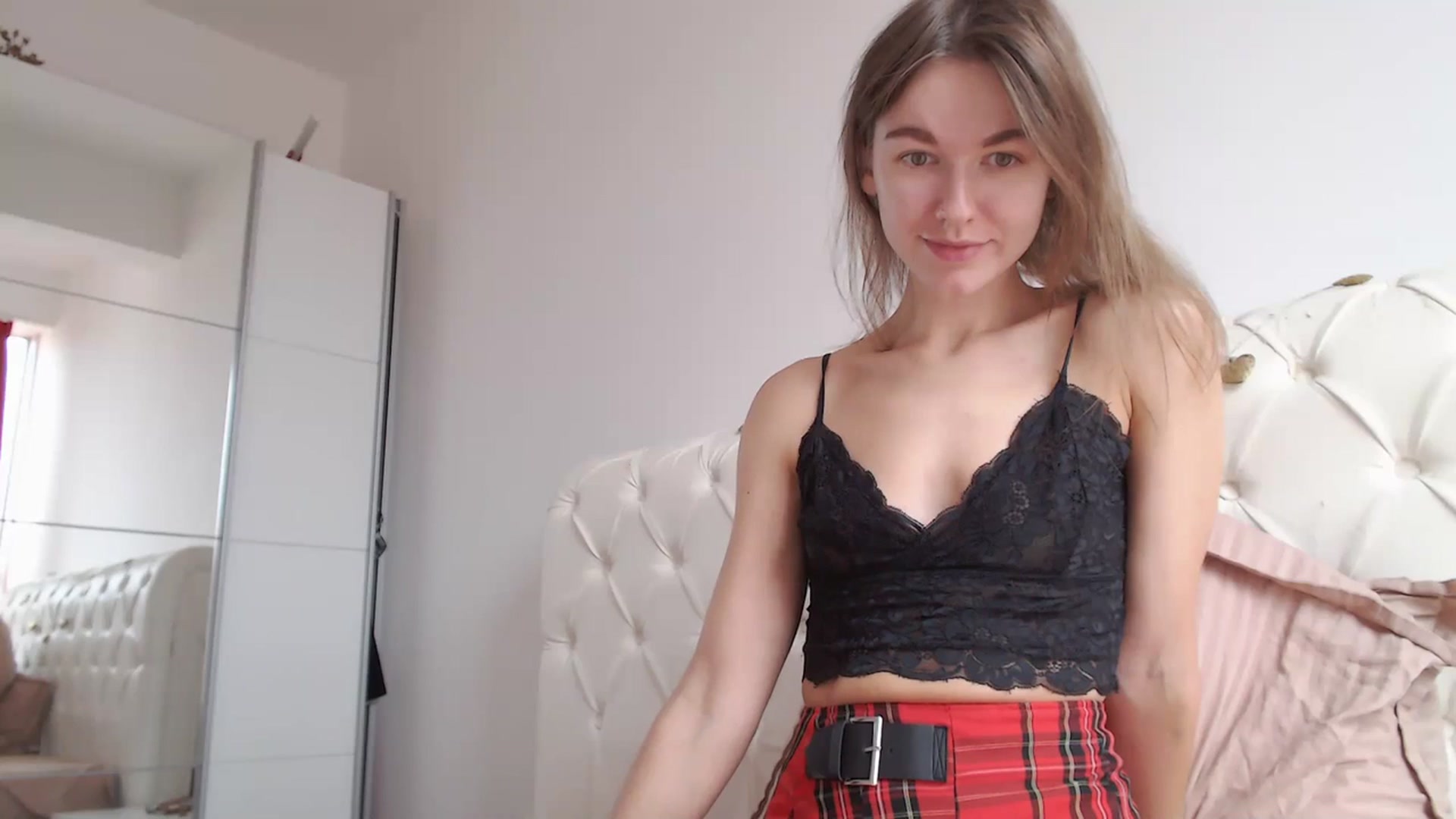 Gallery image thumbnail from Dreamloverrr's myfreecams stream on, 10/17/2023, 11:25 image 16 of 20