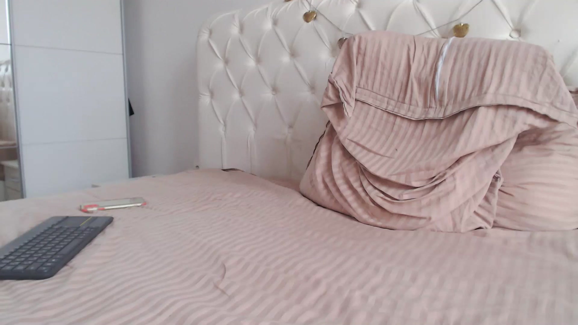 Gallery image thumbnail from Dreamloverrr's myfreecams stream on, 10/17/2023, 14:05 image 12 of 20