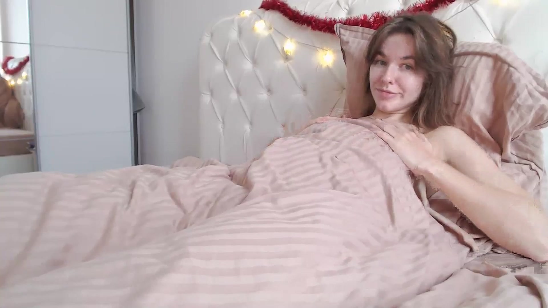 Gallery image thumbnail from Dreamloverrr's myfreecams stream on, 12/05/2023, 13:20 image 5 of 20