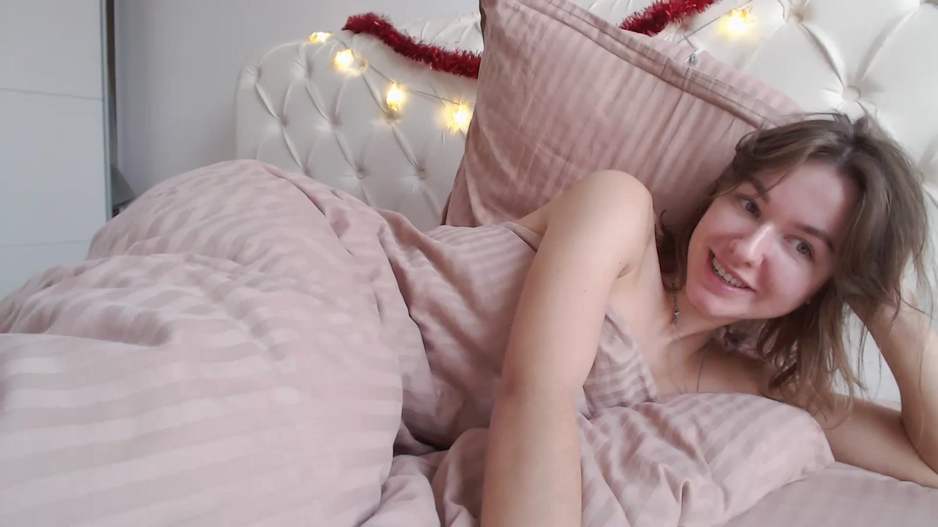 Gallery image thumbnail from Dreamloverrr's myfreecams stream on, 12/05/2023, 13:20 image 17 of 20