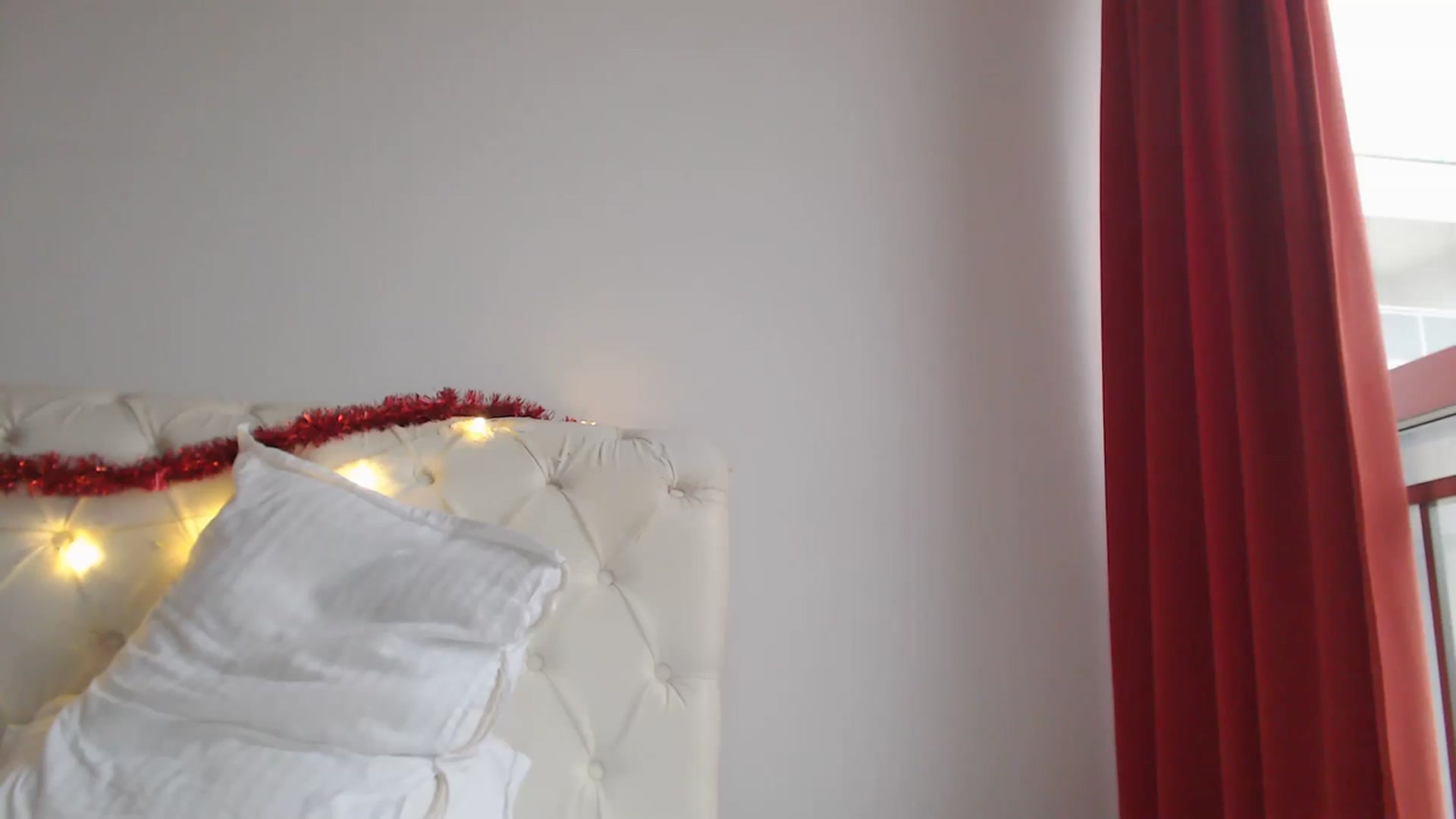 Gallery image thumbnail from Dreamloverrr's myfreecams stream on, 12/12/2023, 13:39 image 3 of 20
