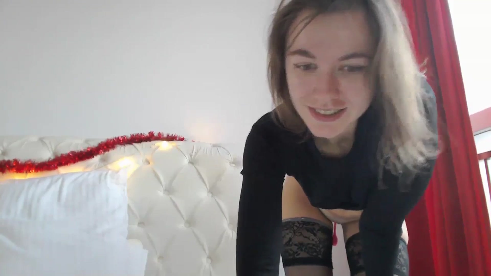 Gallery image thumbnail from Dreamloverrr's myfreecams stream on, 12/19/2023, 15:08 image 11 of 20