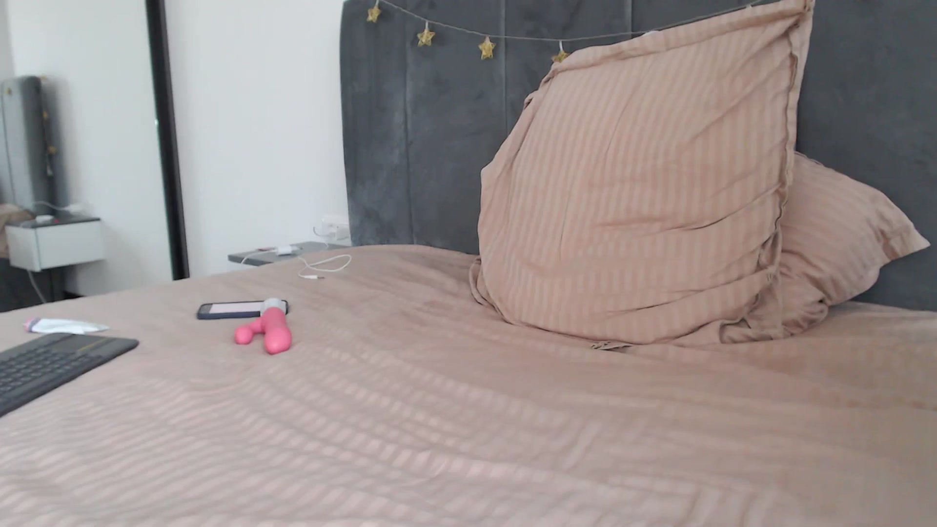 Gallery image thumbnail from Dreamloverrr's myfreecams stream on, 03/12/2024, 13:21 image 10 of 20