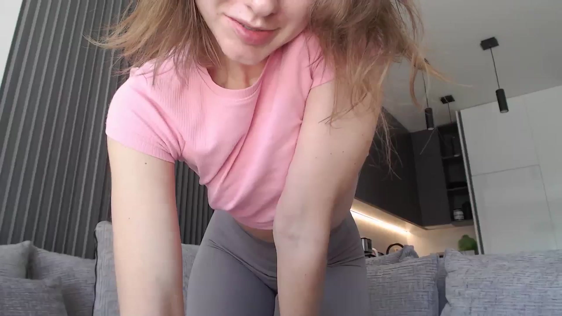 Gallery image thumbnail from Dreamloverrr's myfreecams stream on, 03/21/2024, 11:24 image 16 of 20
