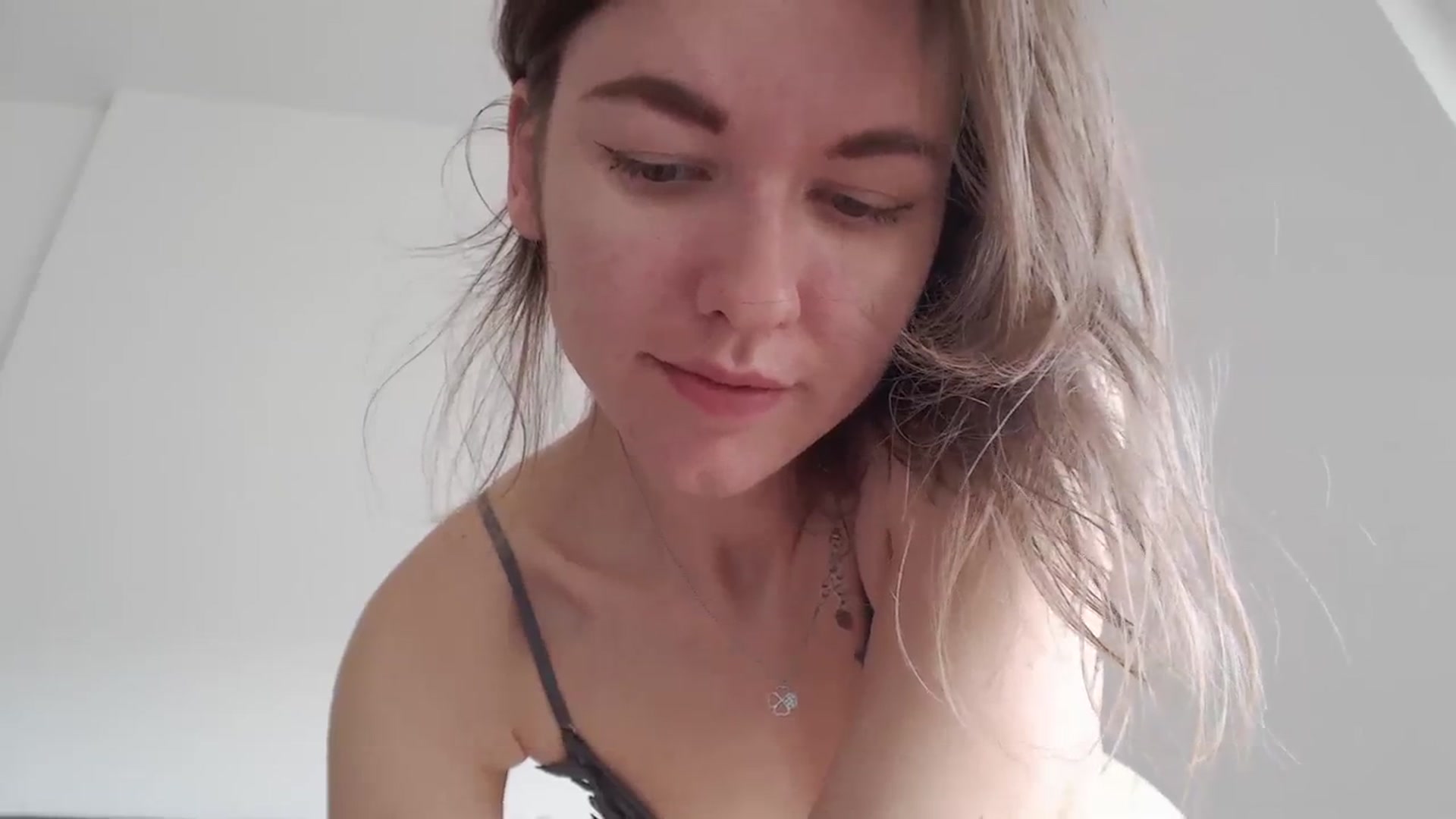 Gallery image thumbnail from Dreamloverrr's myfreecams stream on, 04/01/2024, 14:36 image 19 of 20