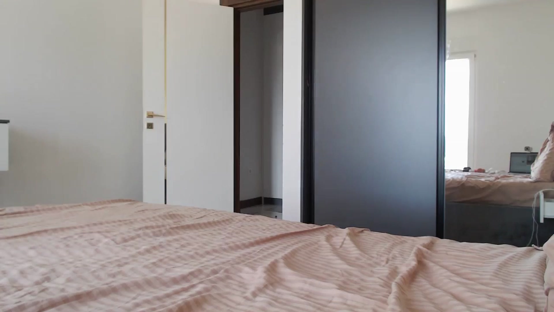 Gallery image thumbnail from Dreamloverrr's myfreecams stream on, 06/15/2024, 13:34 image 4 of 20