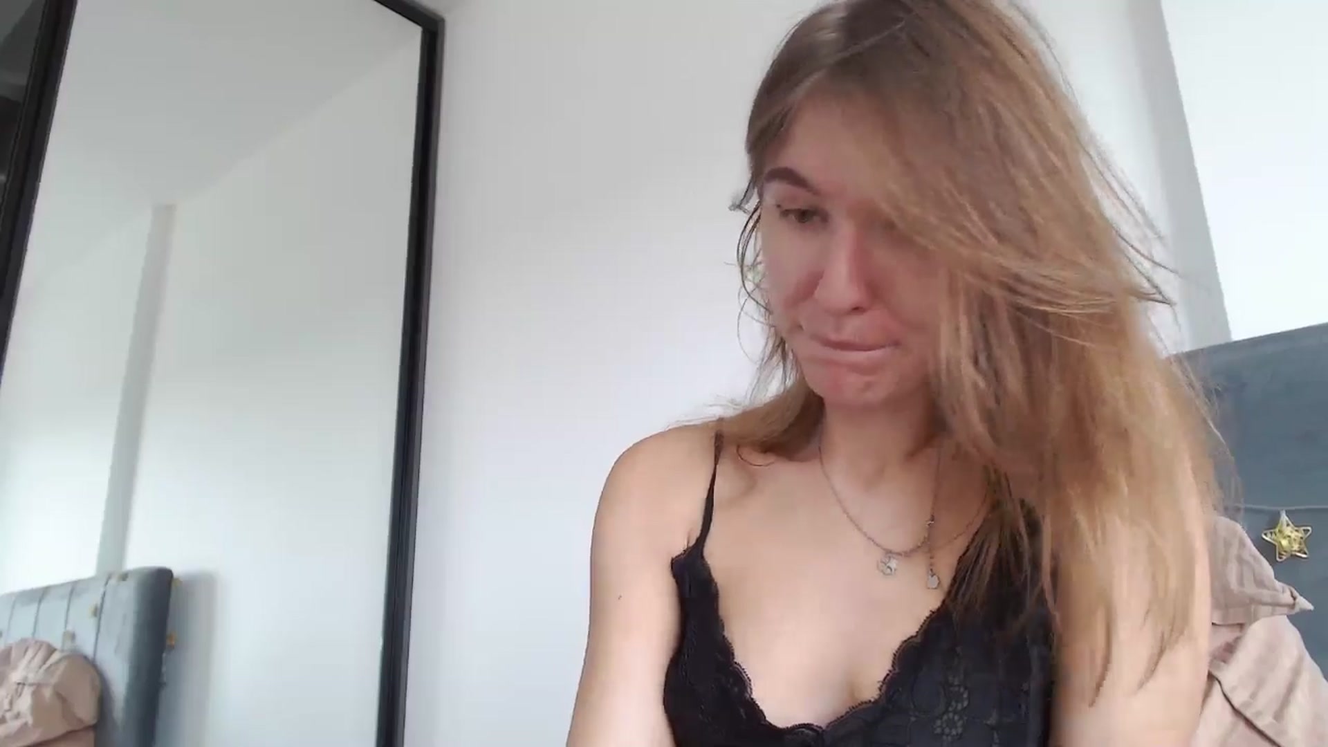 Gallery image thumbnail from Dreamloverrr's myfreecams stream on, 09/15/2024, 12:28 image 16 of 20
