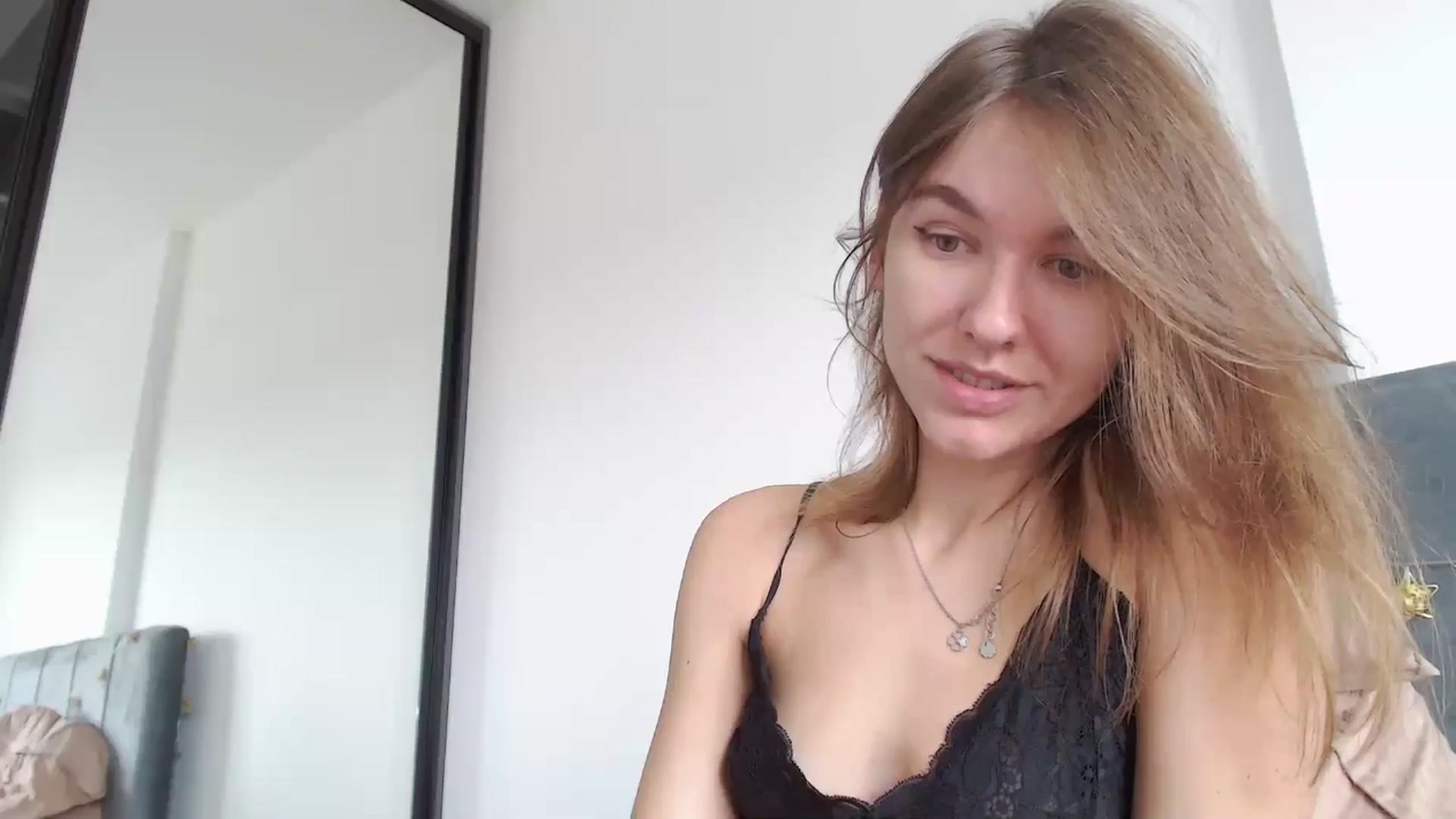 Gallery image thumbnail from Dreamloverrr's myfreecams stream on, 09/15/2024, 12:28 image 17 of 20