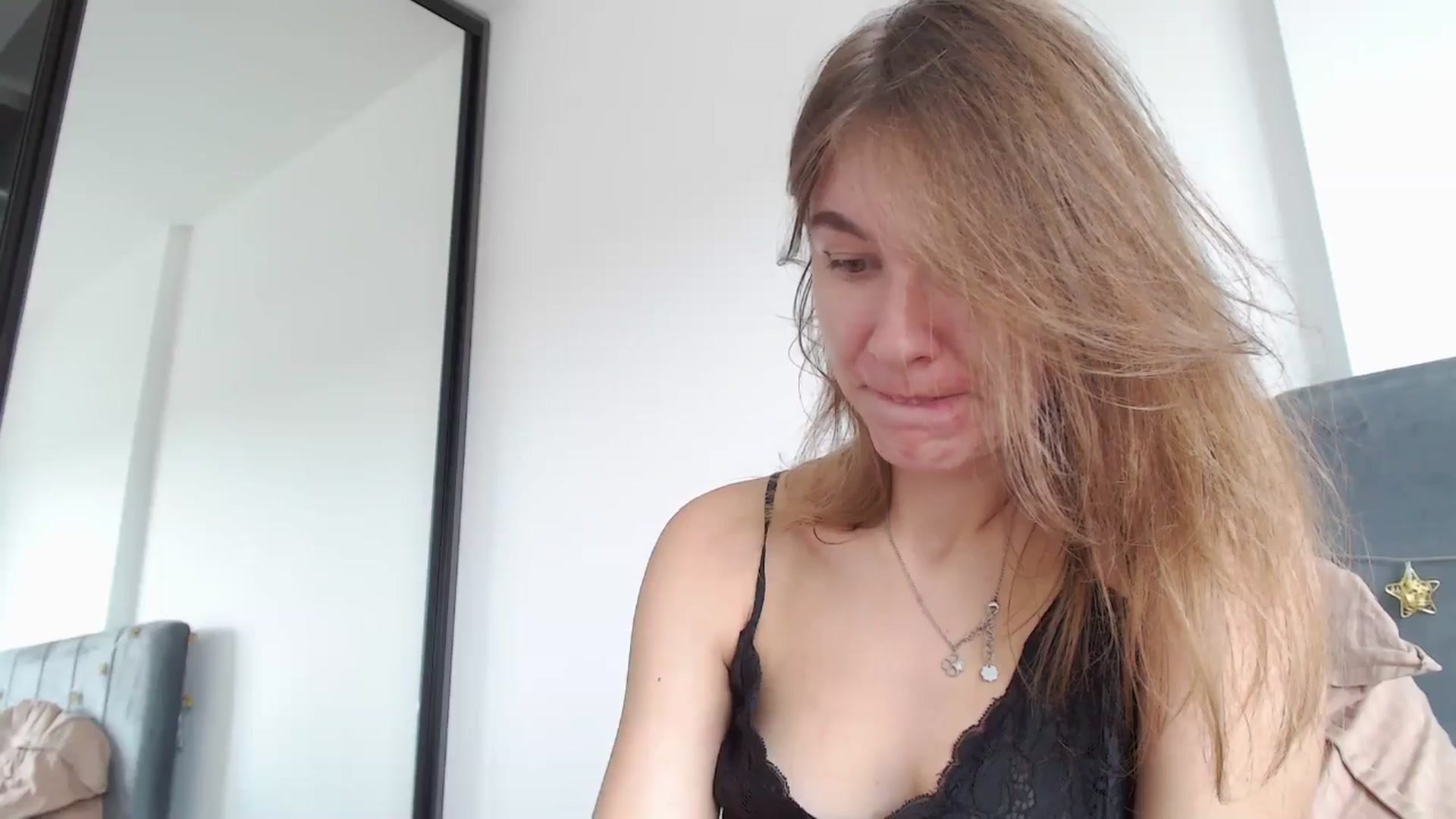 Gallery image thumbnail from Dreamloverrr's myfreecams stream on, 09/15/2024, 12:28 image 18 of 20