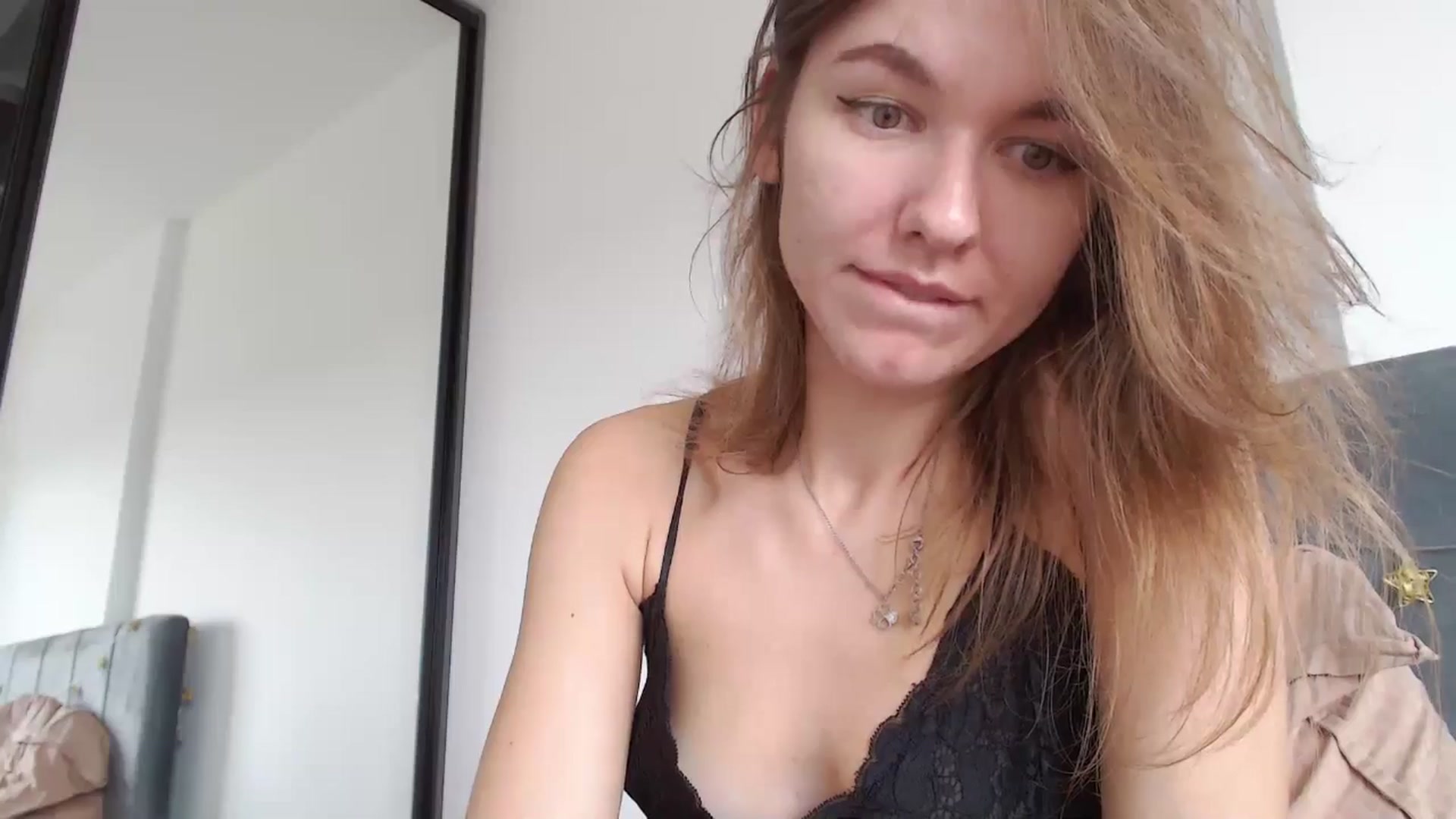 Gallery image thumbnail from Dreamloverrr's myfreecams stream on, 09/15/2024, 12:28 image 15 of 20