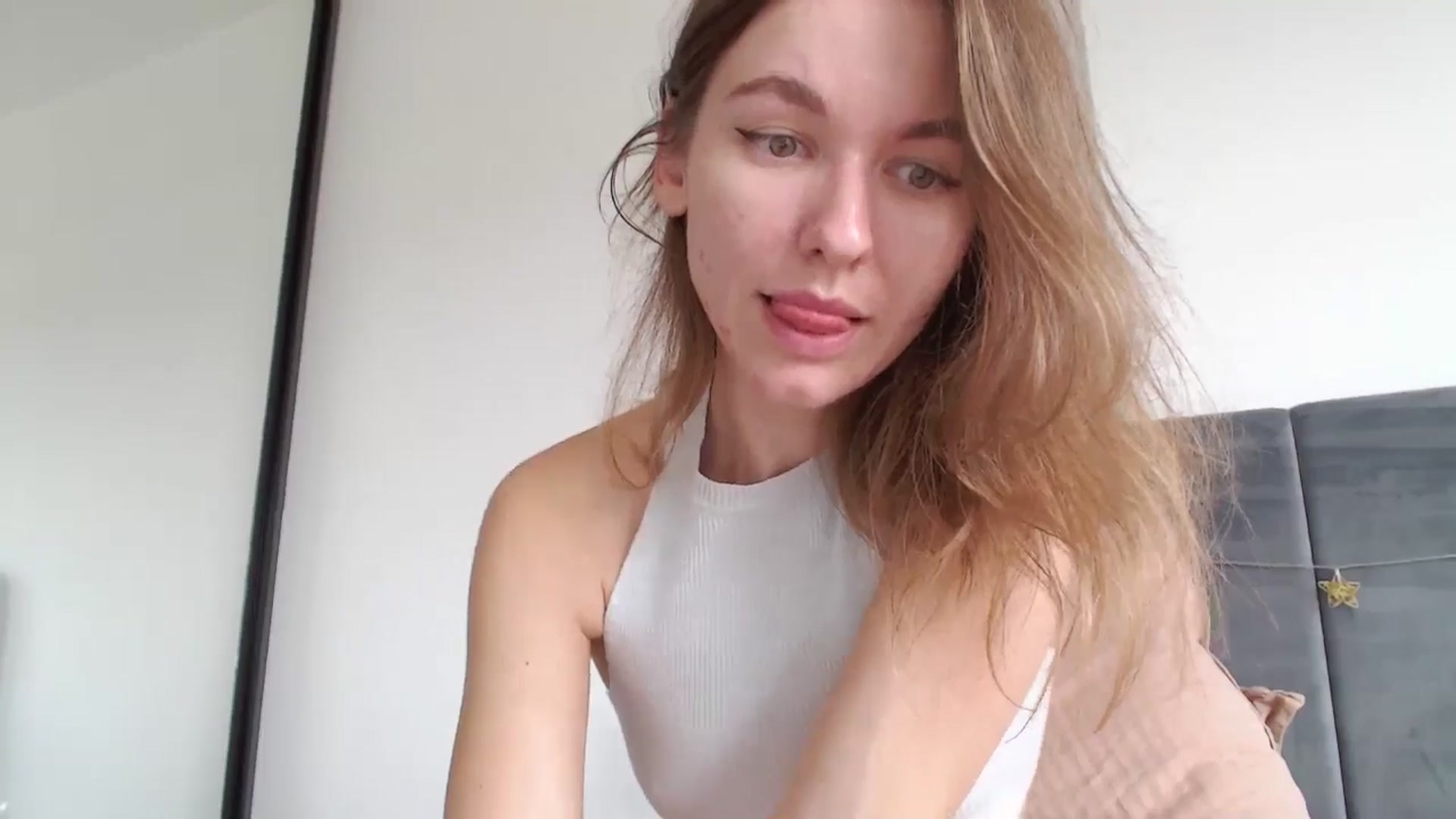 Gallery image thumbnail from Dreamloverrr's myfreecams stream on, 09/25/2024, 15:18 image 20 of 20