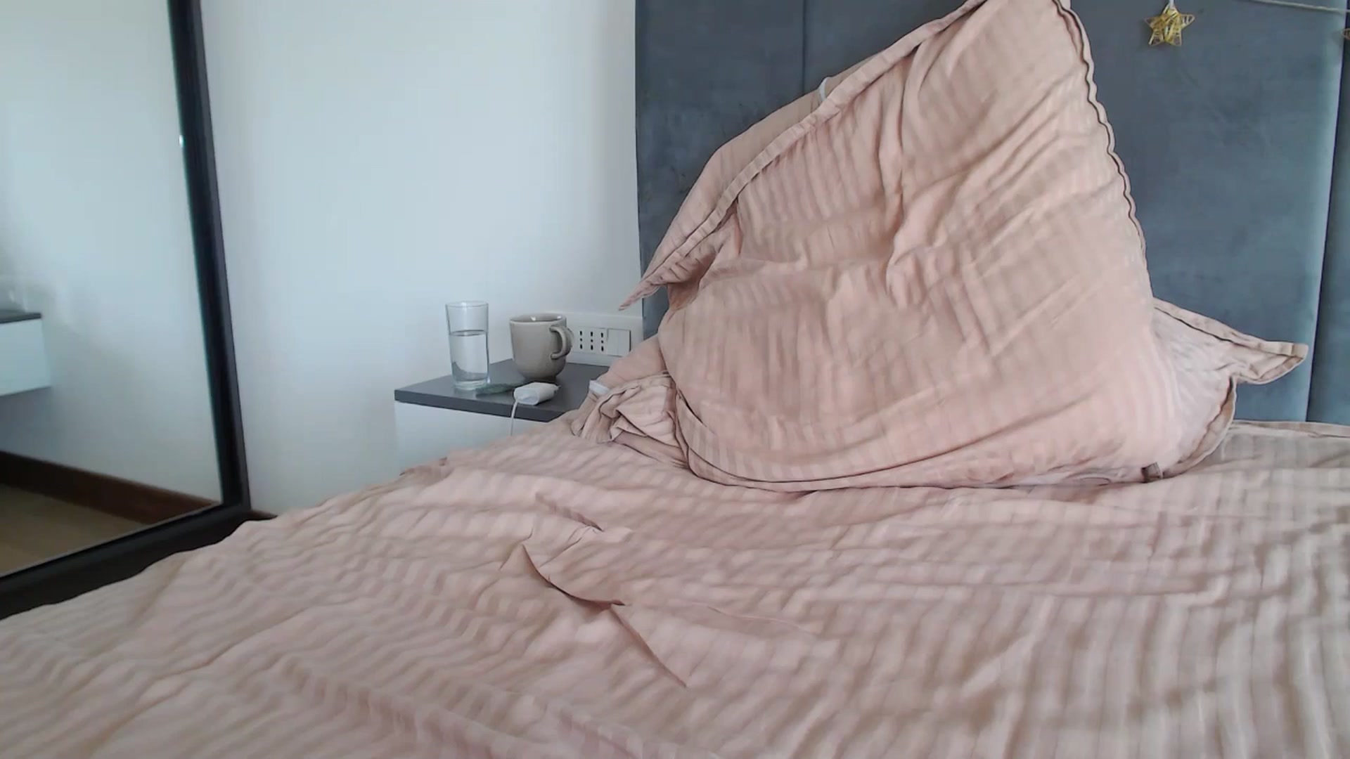 Gallery image thumbnail from Dreamloverrr's myfreecams stream on, 10/16/2024, 13:51 image 4 of 20
