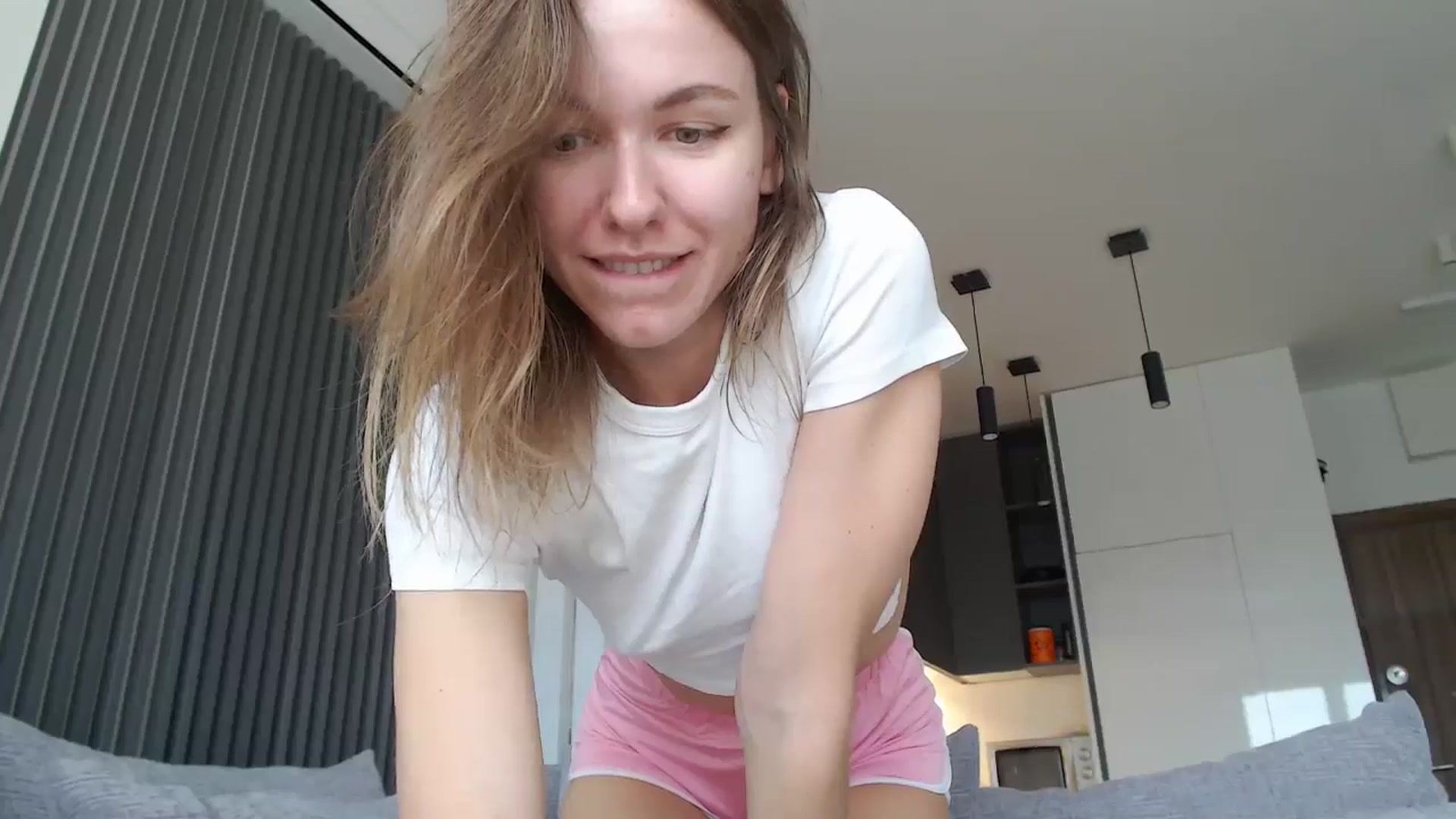 Gallery image thumbnail from Dreamloverrr's myfreecams stream on, 11/18/2024, 14:04 image 16 of 20