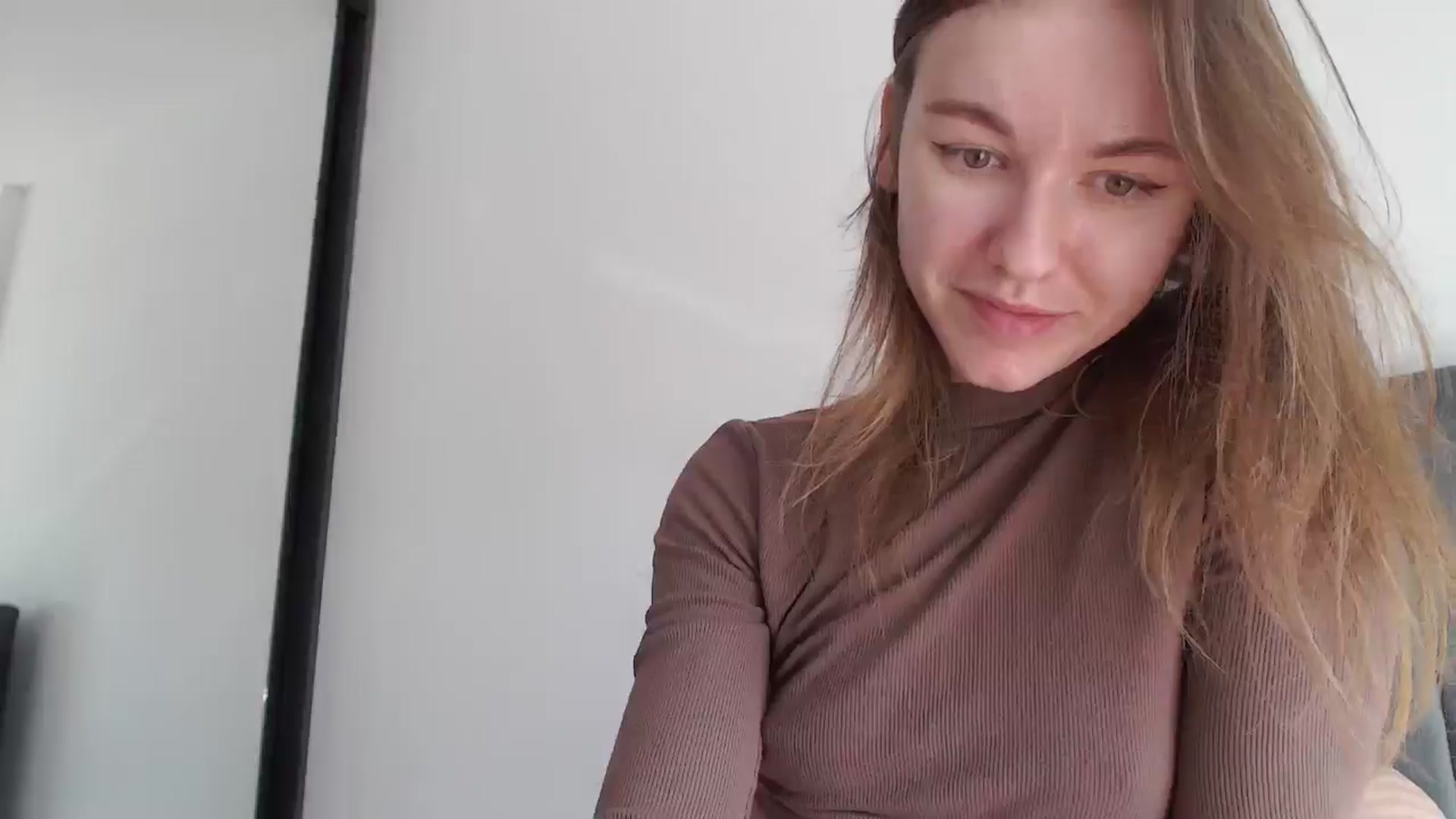 Gallery image thumbnail from Dreamloverrr's myfreecams stream on, 12/15/2024, 12:11 image 2 of 20