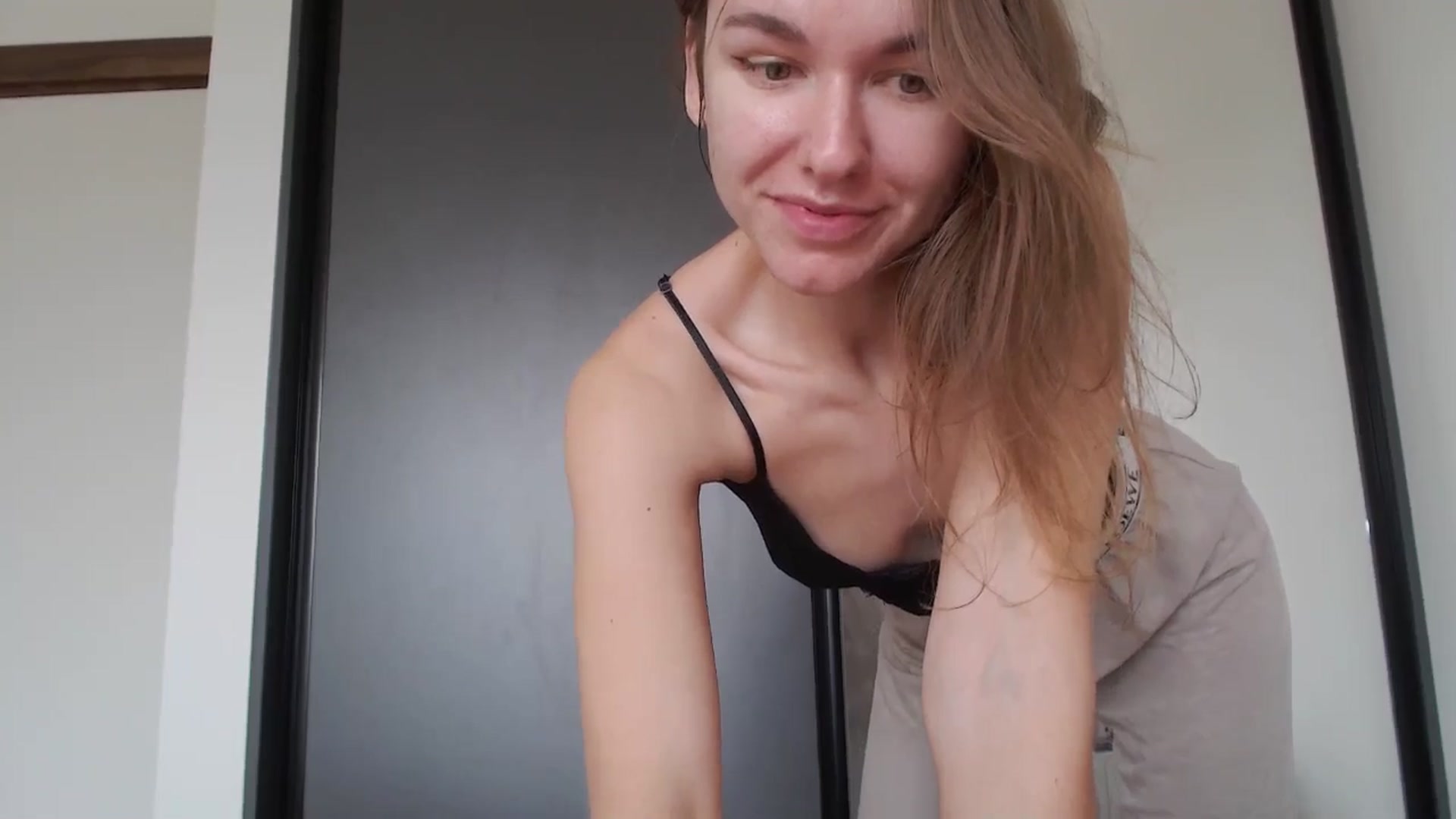 Gallery image thumbnail from Dreamloverrr's myfreecams stream on, 01/29/2025, 14:40 image 17 of 20