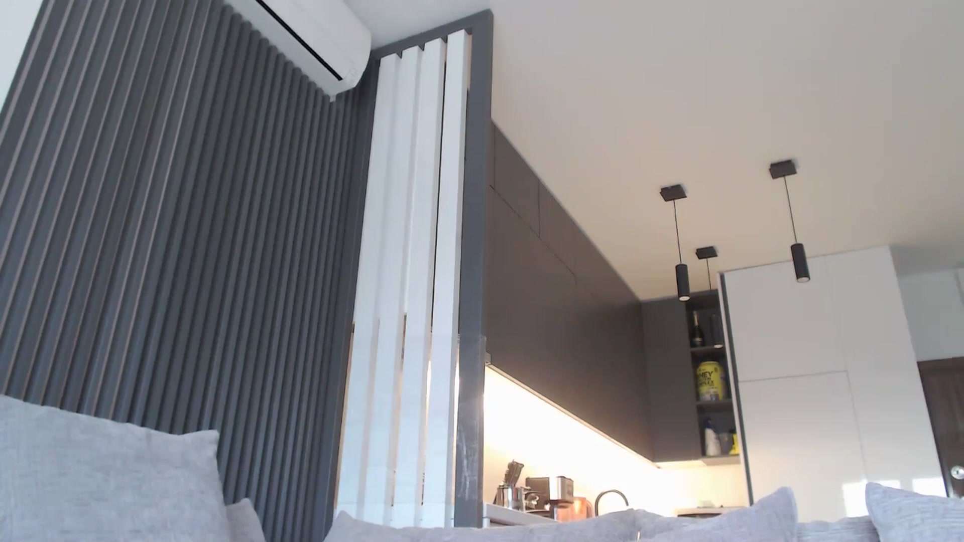 Gallery image thumbnail from Dreamloverrr's myfreecams stream on, 02/01/2025, 15:25 image 16 of 20