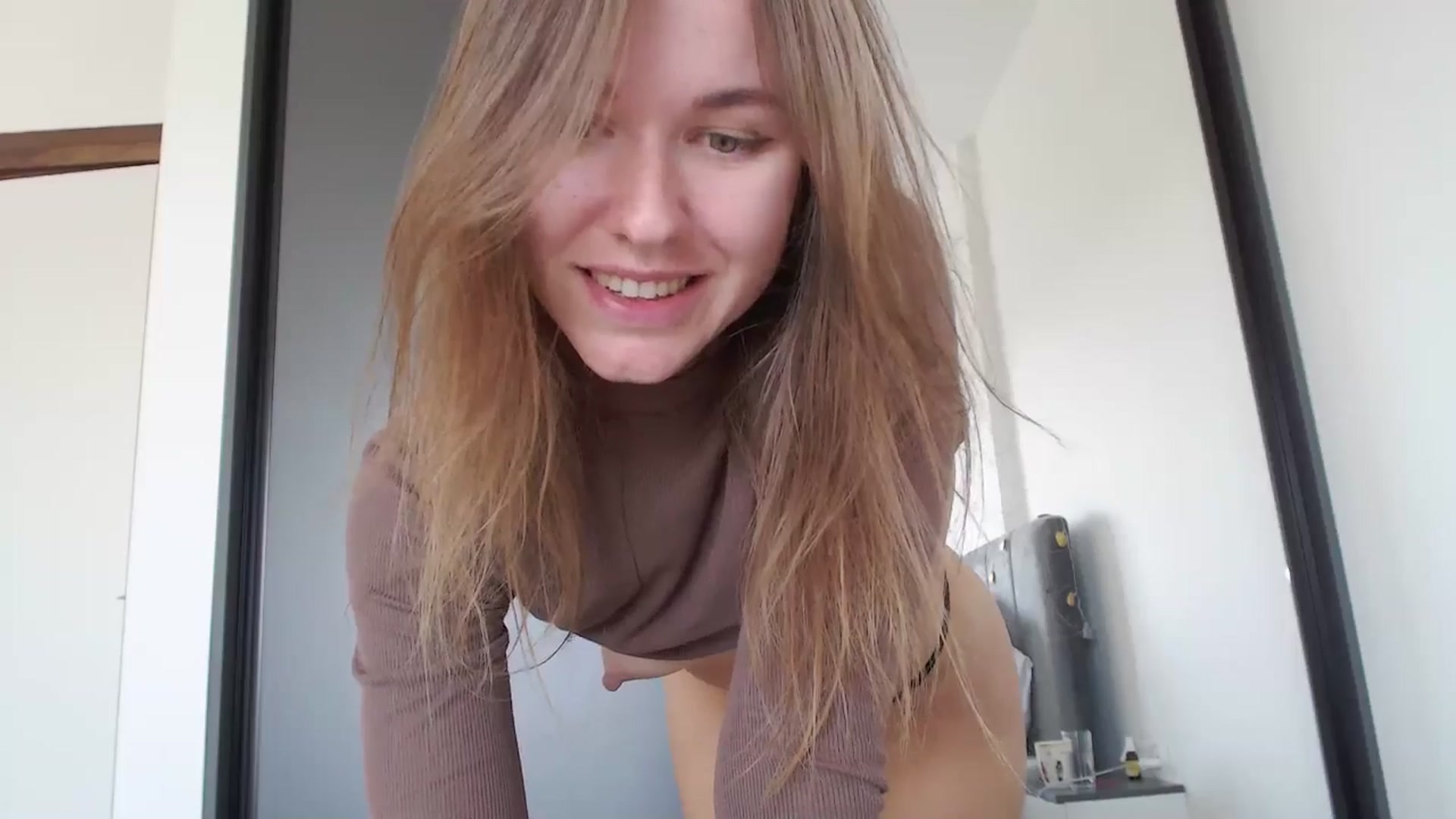 Gallery image thumbnail from Dreamloverrr's myfreecams stream on, 04/07/2025, 15:28 image 7 of 20