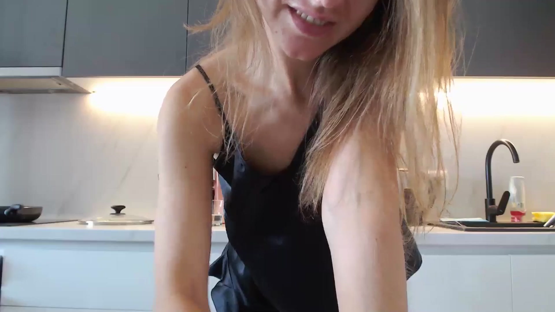 Gallery image thumbnail from DreamyK's myfreecams stream on, 08/09/2025, 12:07 image 9 of 20