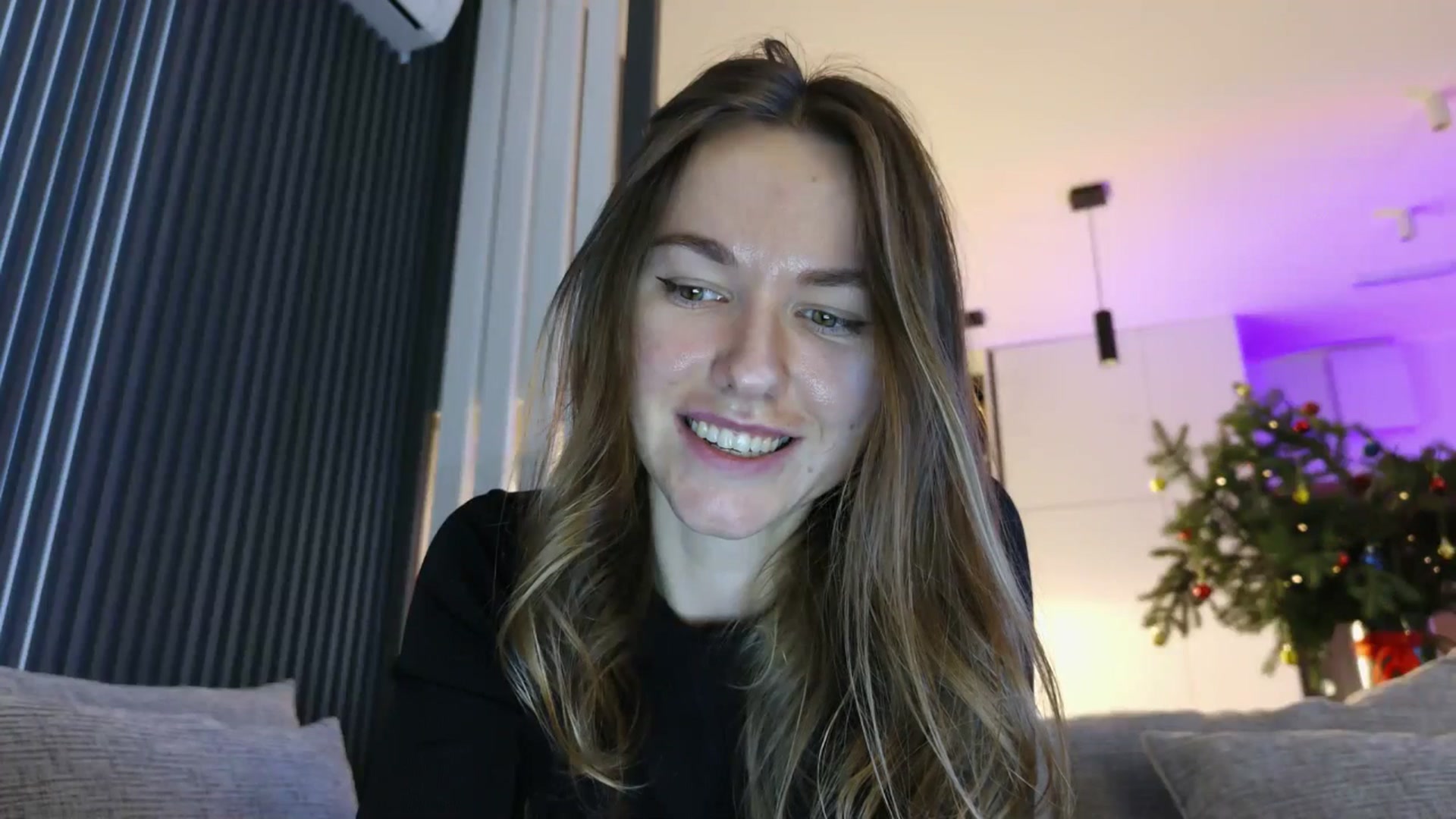 Gallery image thumbnail from DreamyK's myfreecams stream on, 12/14/2025, 16:14 image 18 of 20