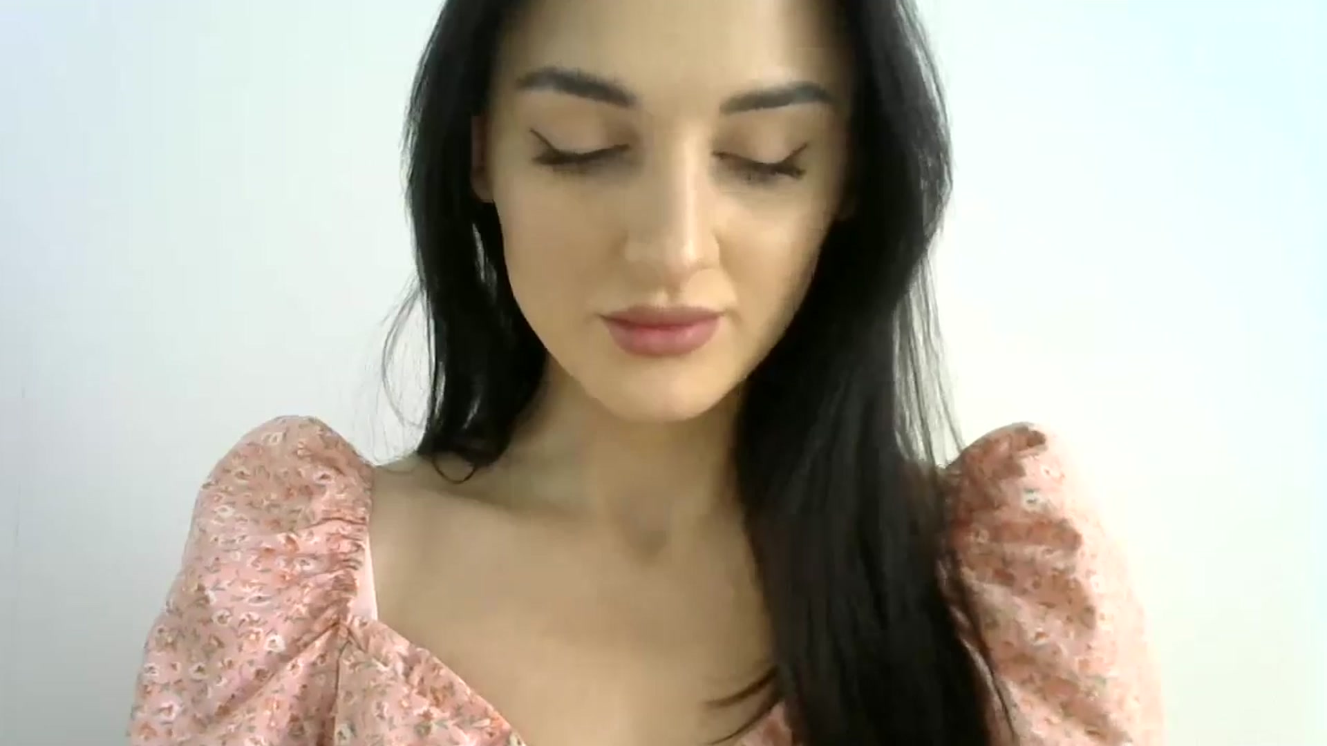 Gallery image thumbnail from DreamyKitty69's myfreecams stream on, 05/29/2024, 10:37 image 3 of 20
