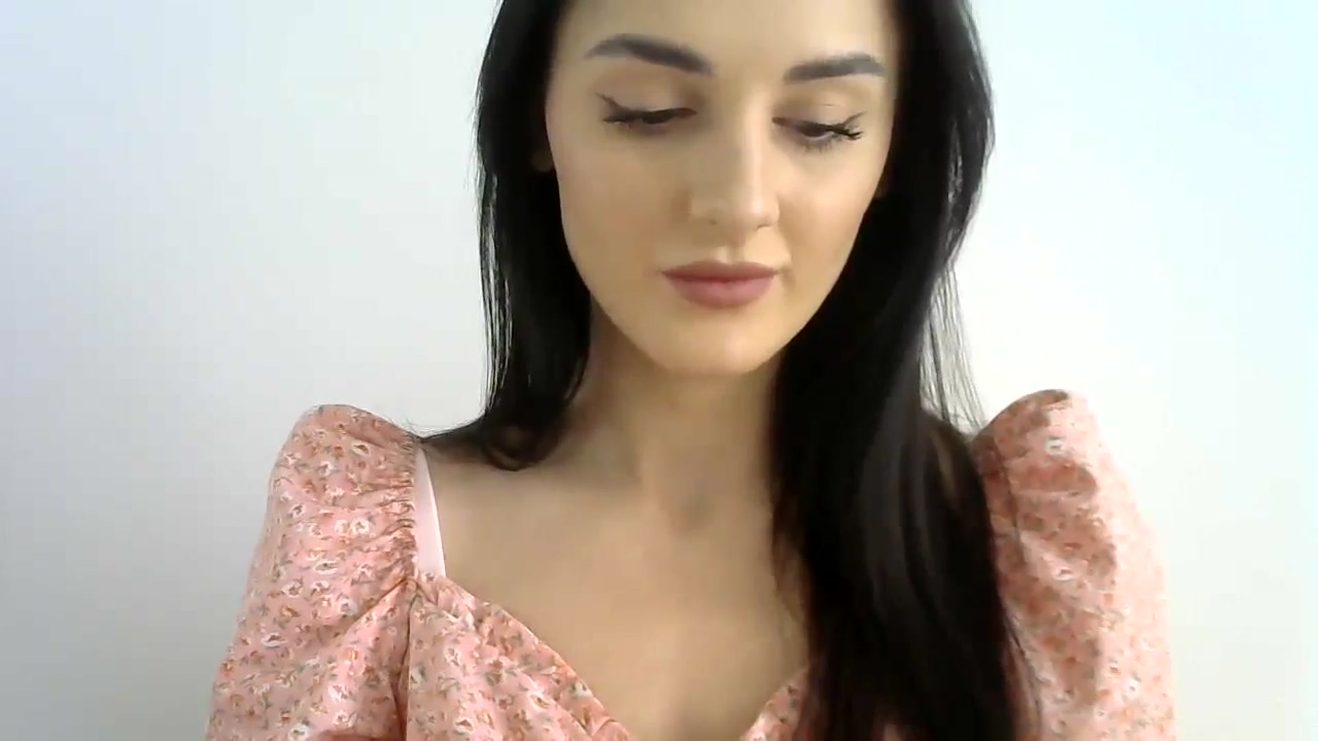 Gallery image thumbnail from DreamyKitty69's myfreecams stream on, 05/29/2024, 10:37 image 16 of 20