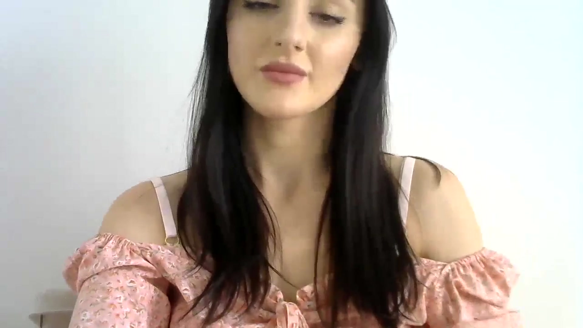 Gallery image thumbnail from DreamyKitty69's myfreecams stream on, 05/29/2024, 11:13 image 18 of 20