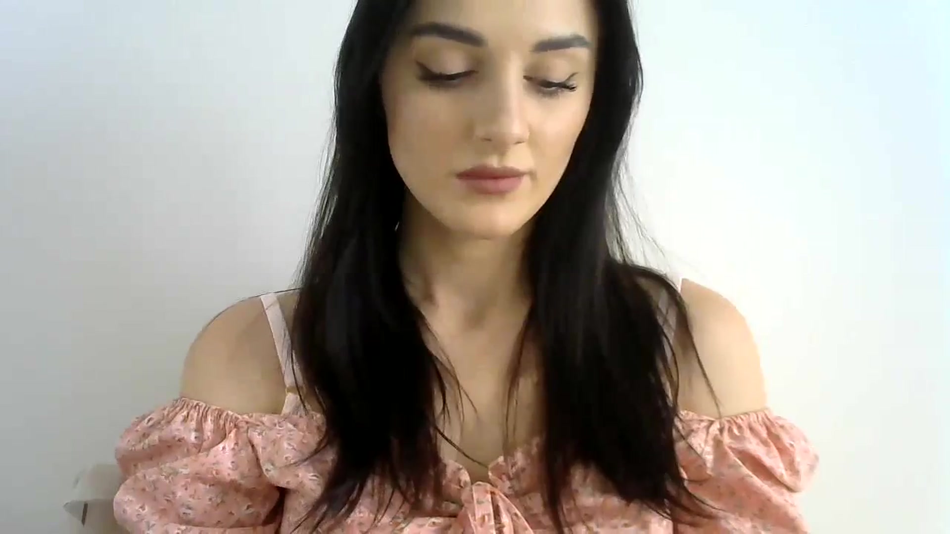 Gallery image thumbnail from DreamyKitty69's myfreecams stream on, 05/29/2024, 11:13 image 8 of 20