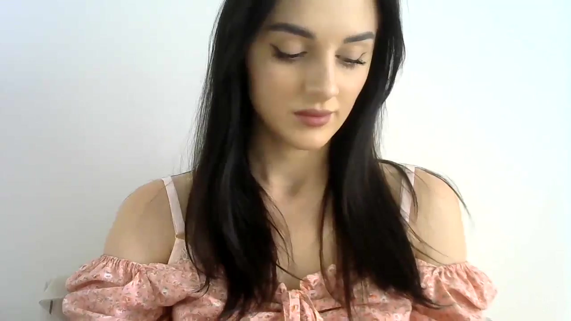 Gallery image thumbnail from DreamyKitty69's myfreecams stream on, 05/29/2024, 11:13 image 13 of 20