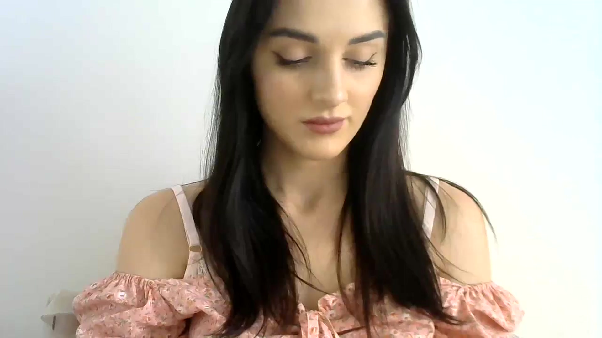 Gallery image thumbnail from DreamyKitty69's myfreecams stream on, 05/29/2024, 11:13 image 12 of 20