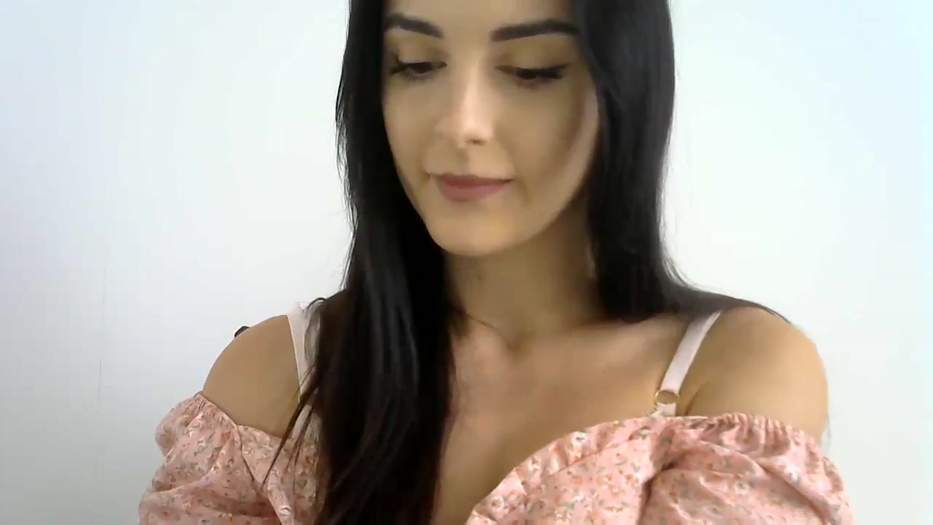 Gallery image thumbnail from DreamyKitty69's myfreecams stream on, 09/09/2024, 11:15 image 14 of 20