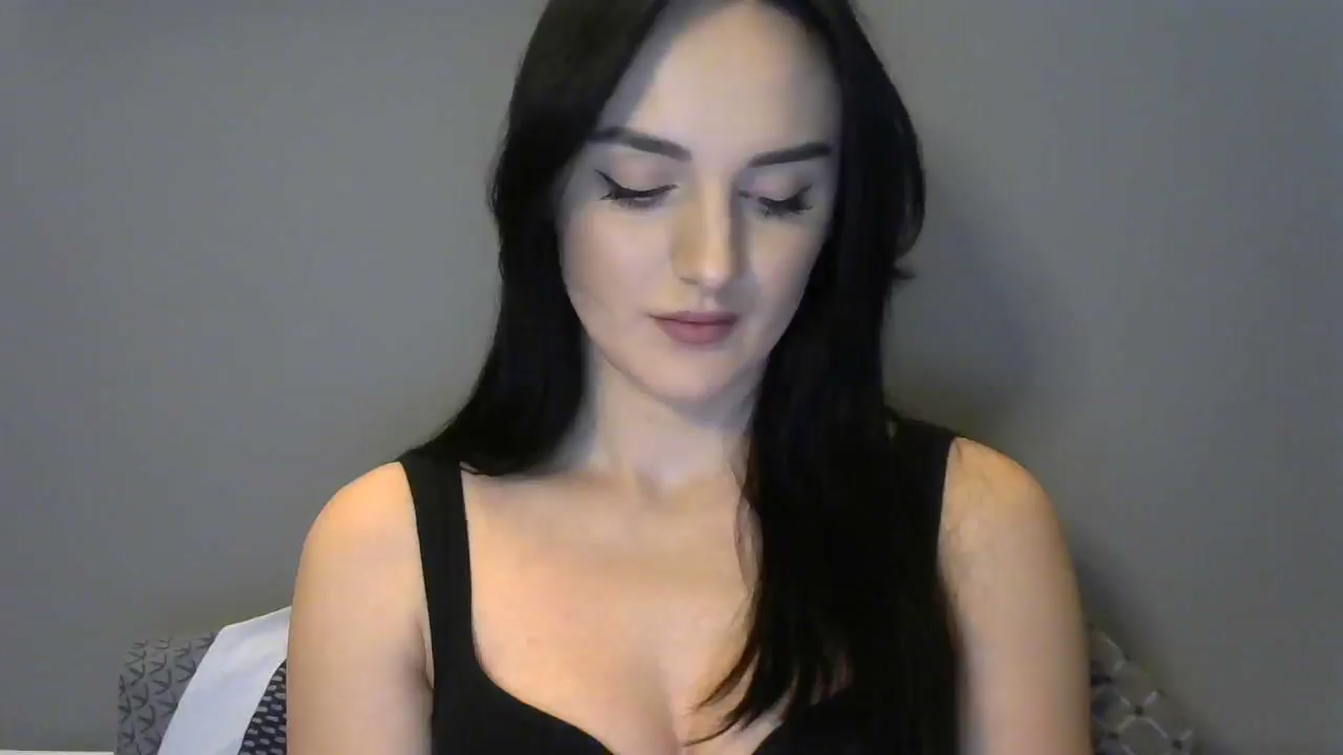 Gallery image thumbnail from DreamyKitty69's myfreecams stream on, 02/06/2025, 17:39 image 9 of 20