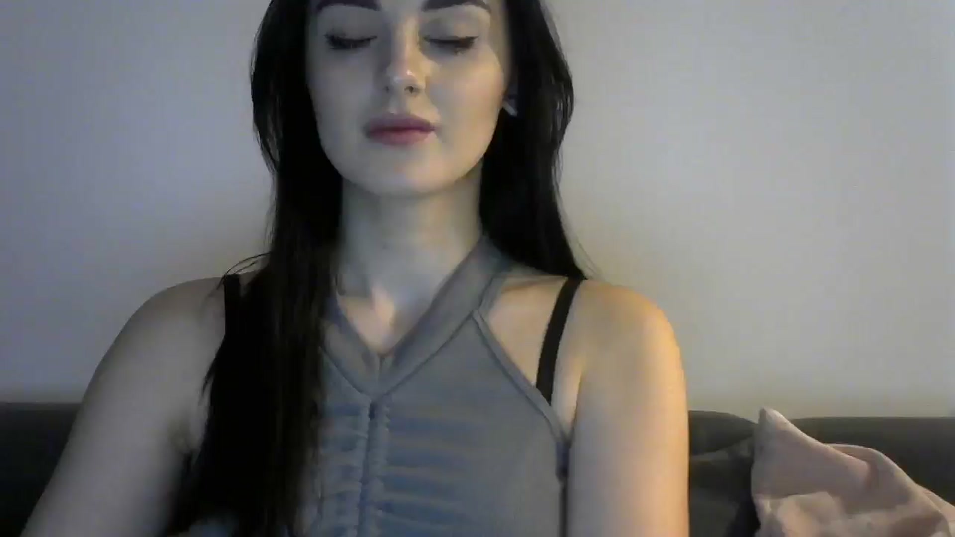 Gallery image thumbnail from DreamyKitty69's myfreecams stream on, 03/19/2025, 17:11 image 13 of 20