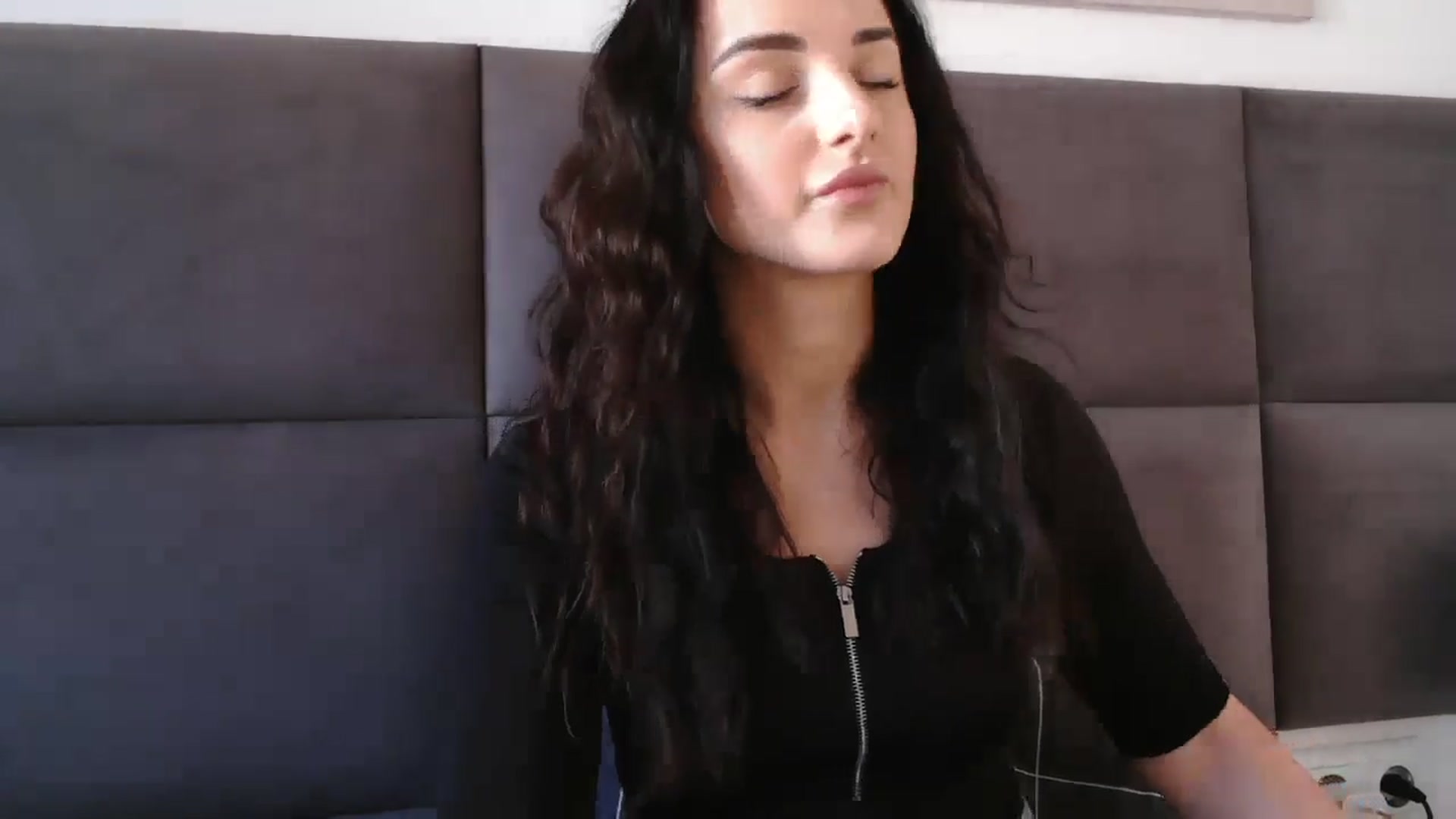 Gallery image thumbnail from DreamyKitty69's myfreecams stream on, 12/02/2025, 11:56 image 16 of 20