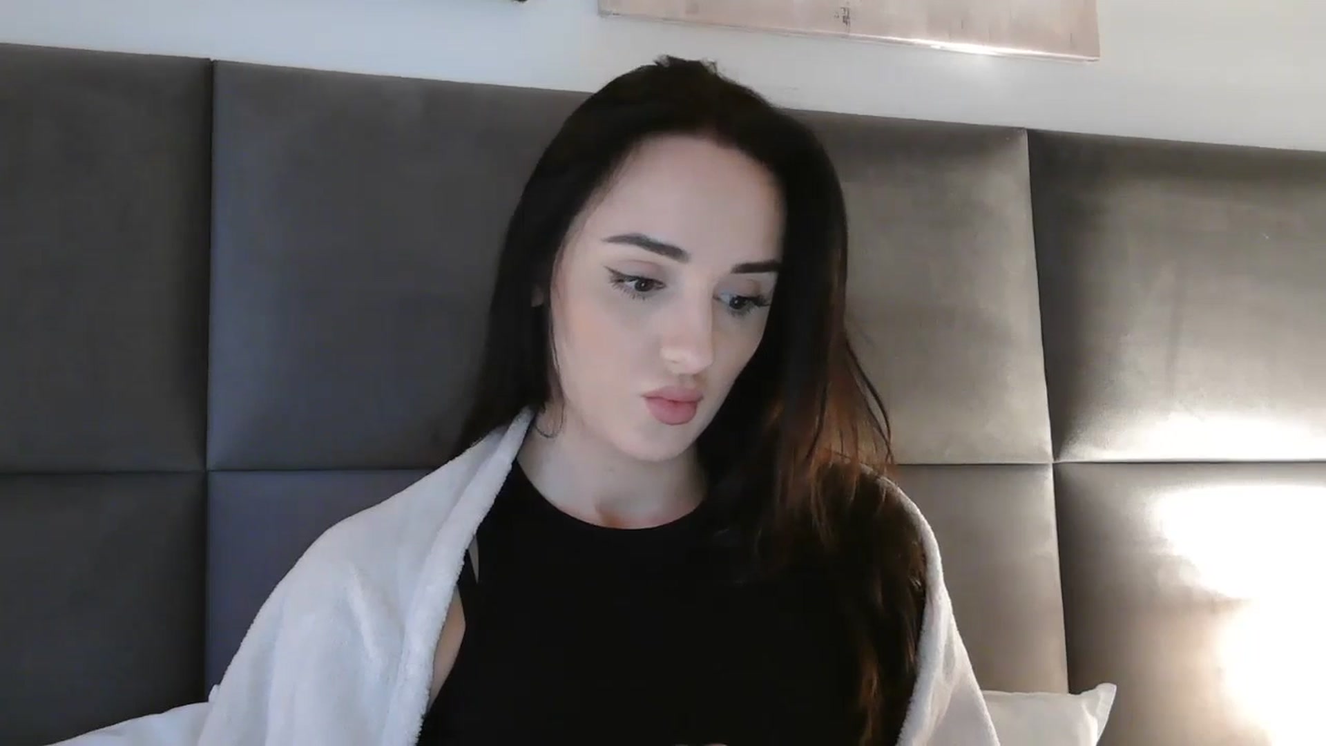 Gallery image thumbnail from DreamyKitty69's myfreecams stream on, 12/03/2025, 17:58 image 6 of 20