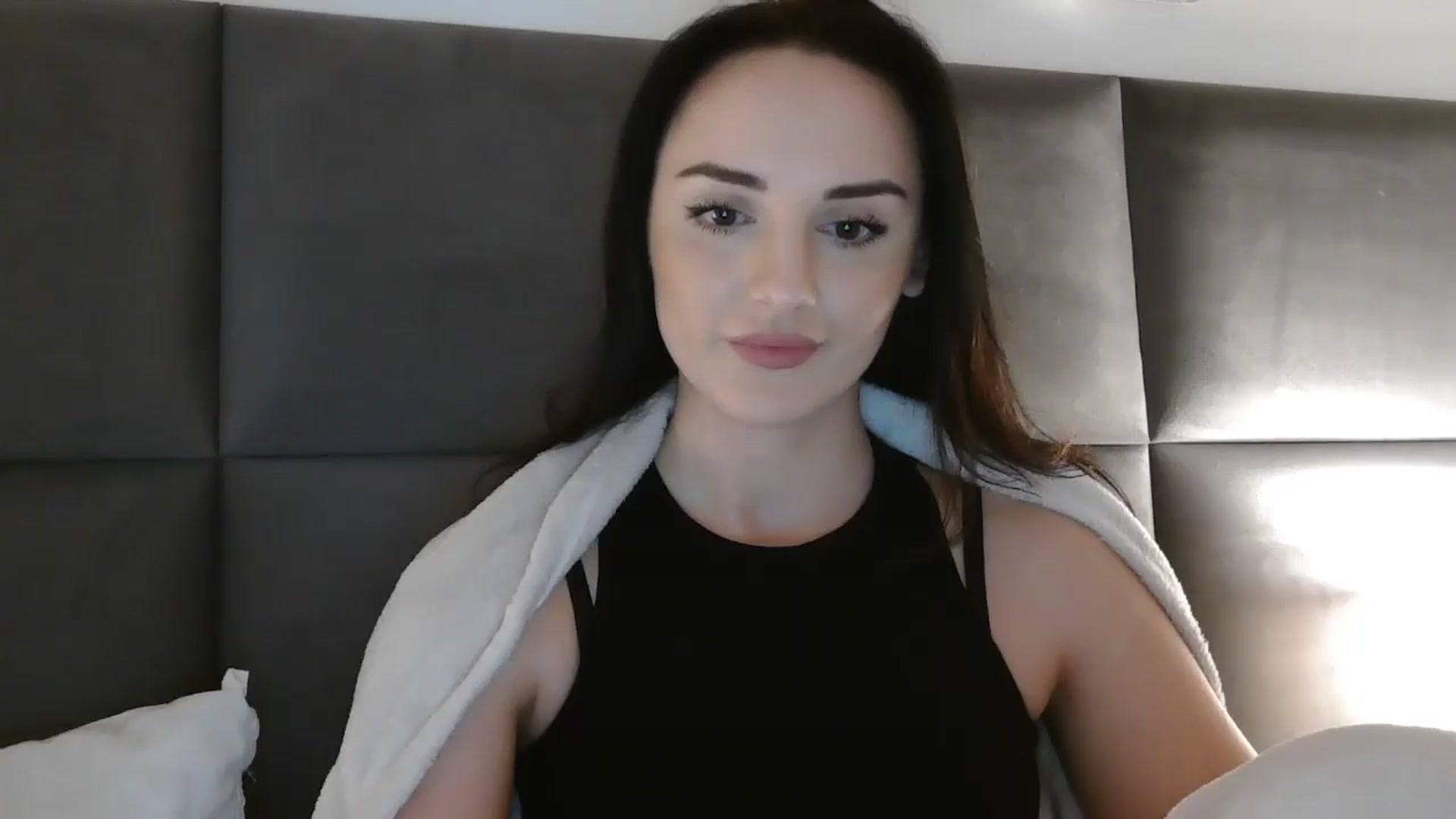 Gallery image thumbnail from DreamyKitty69's myfreecams stream on, 12/03/2025, 17:58 image 15 of 20