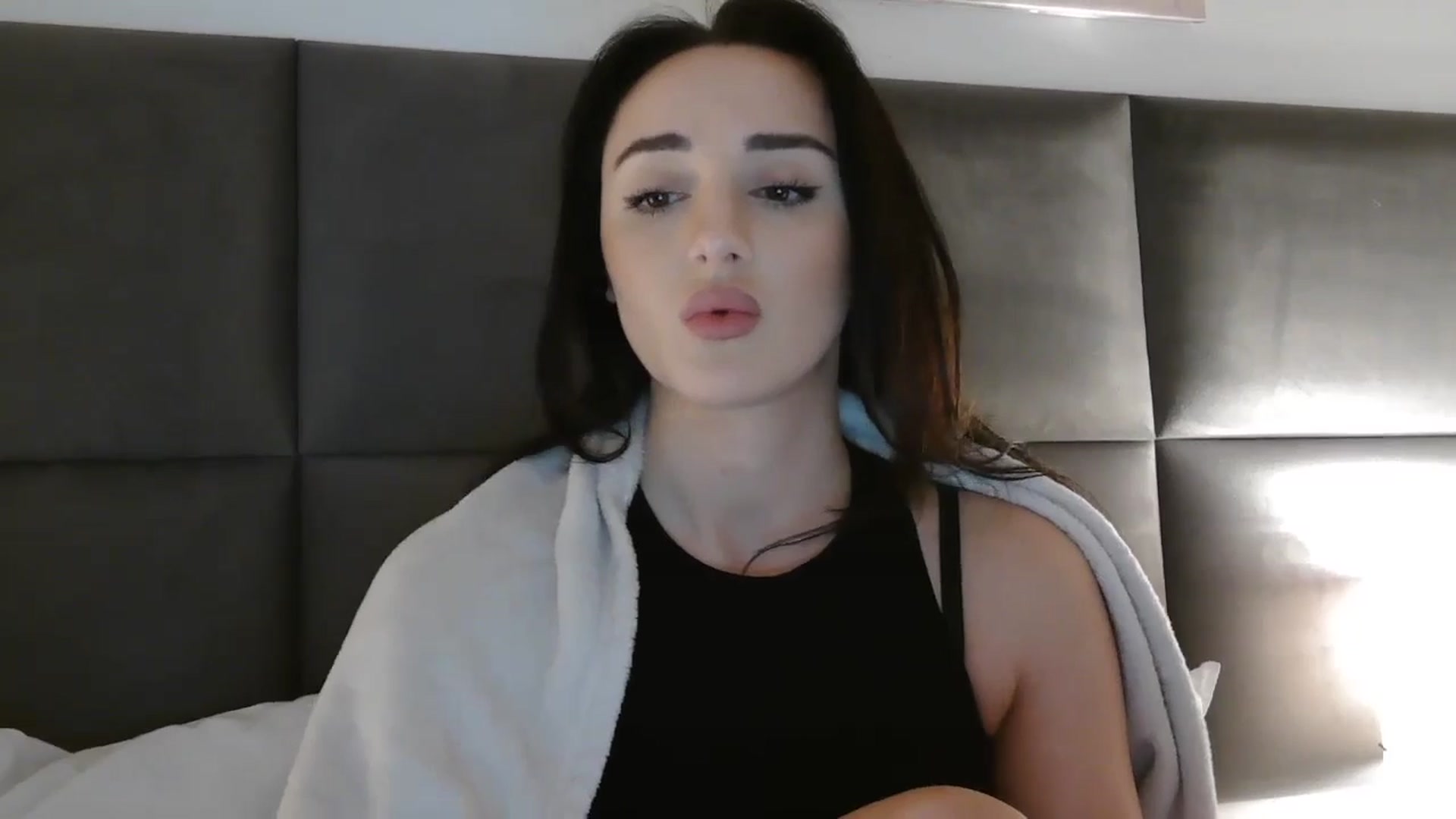 Gallery image thumbnail from DreamyKitty69's myfreecams stream on, 12/03/2025, 17:58 image 16 of 20