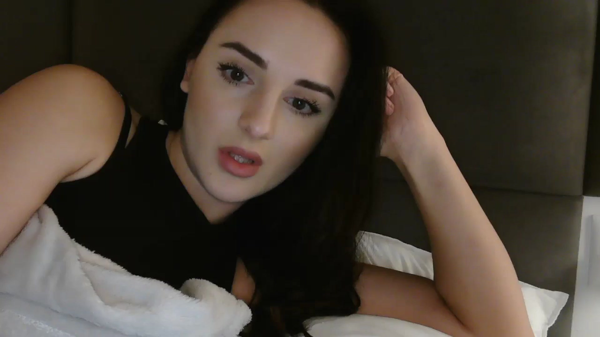 Gallery image thumbnail from DreamyKitty69's myfreecams stream on, 12/03/2025, 19:10 image 2 of 20