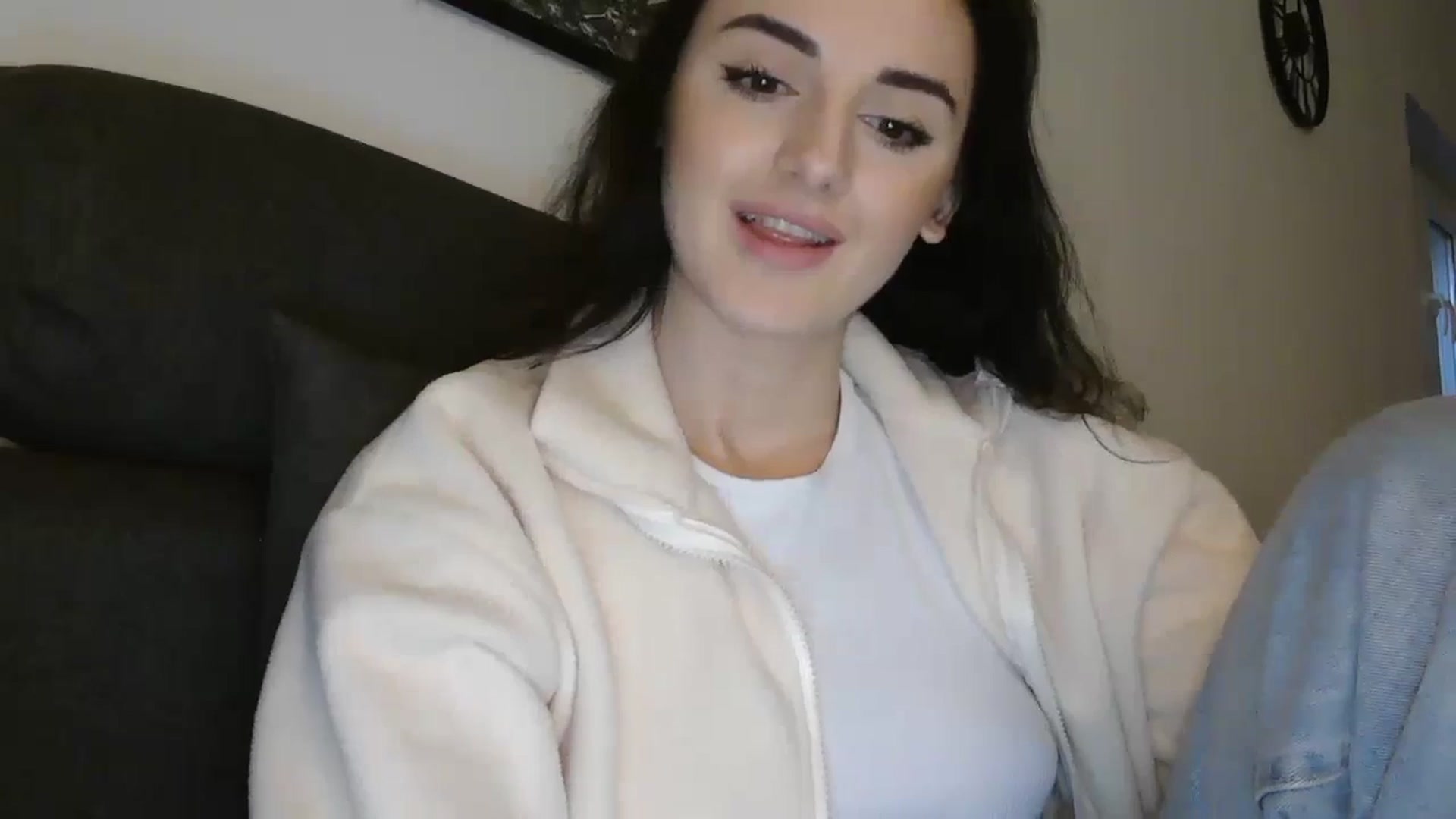 Gallery image thumbnail from DreamyKitty69's myfreecams stream on, 12/27/2025, 17:35 image 4 of 20