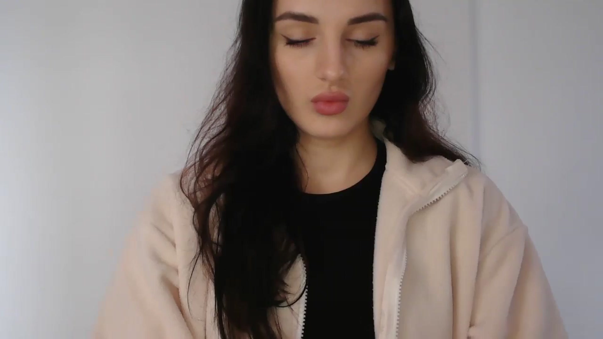 Gallery image thumbnail from DreamyKitty69's myfreecams stream on, 12/28/2025, 12:34 image 15 of 20
