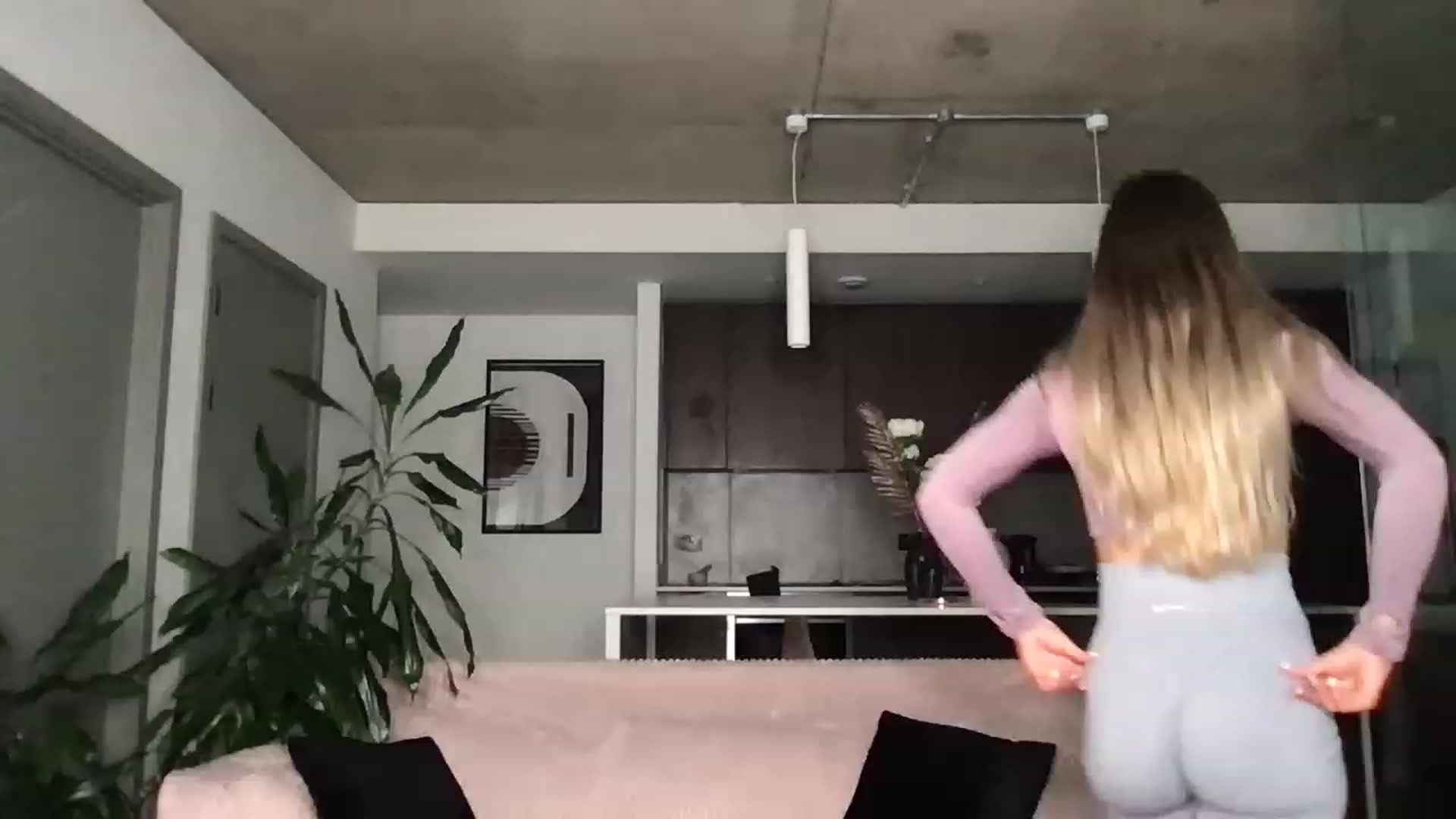 Gallery image thumbnail from Dreamy_Peach's myfreecams stream on, 02/20/2023, 18:05 image 17 of 20