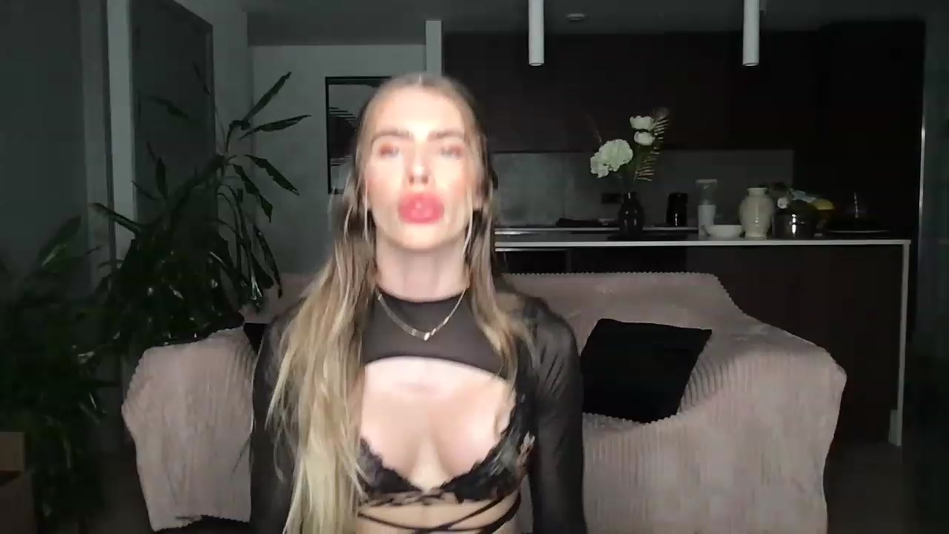 Gallery image thumbnail from Dreamy_Peach's myfreecams stream on, 02/23/2023, 16:25 image 15 of 20
