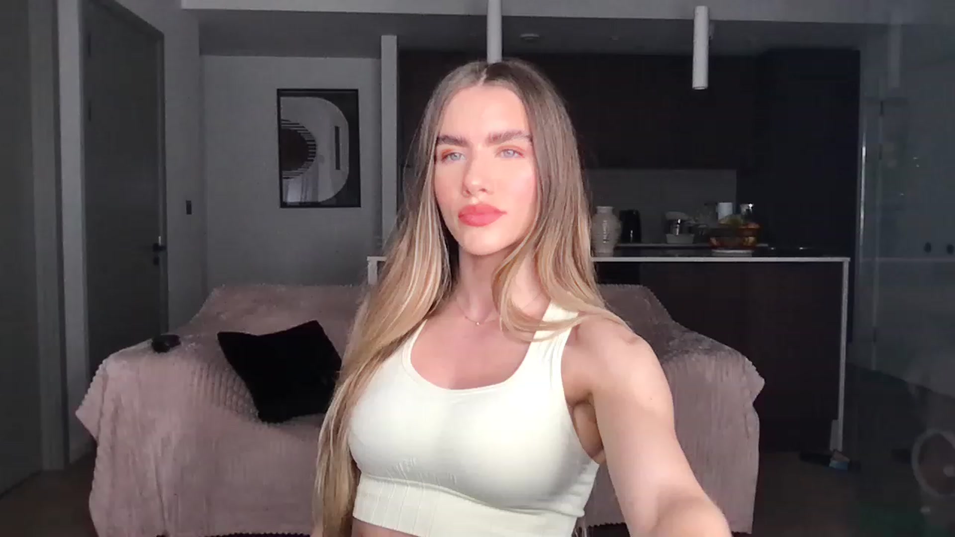 Gallery image thumbnail from Dreamy_Peach's myfreecams stream on, 03/31/2023, 22:43 image 17 of 20