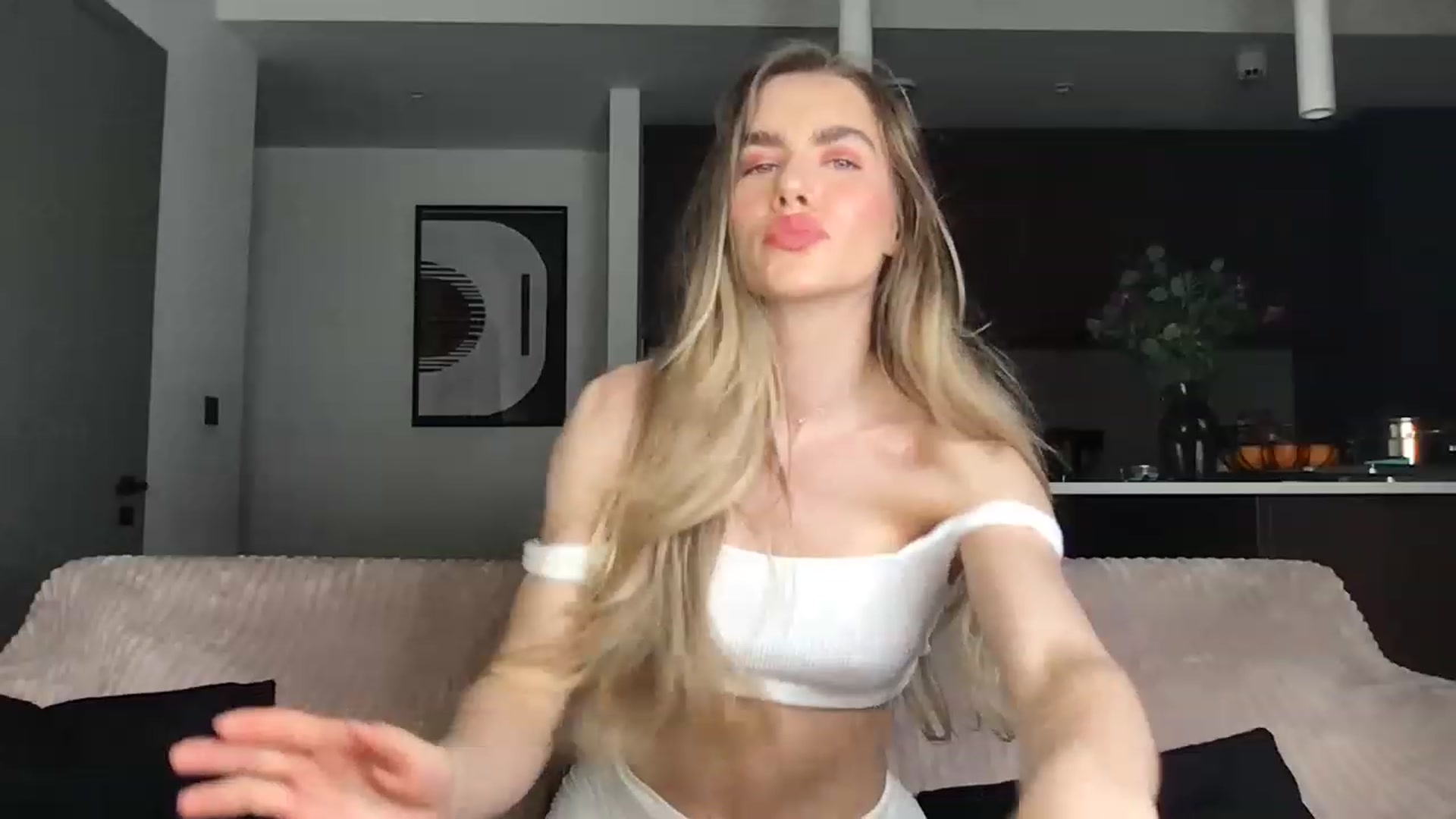 Gallery image thumbnail from Dreamy_Peach's myfreecams stream on, 04/09/2023, 01:31 image 19 of 20