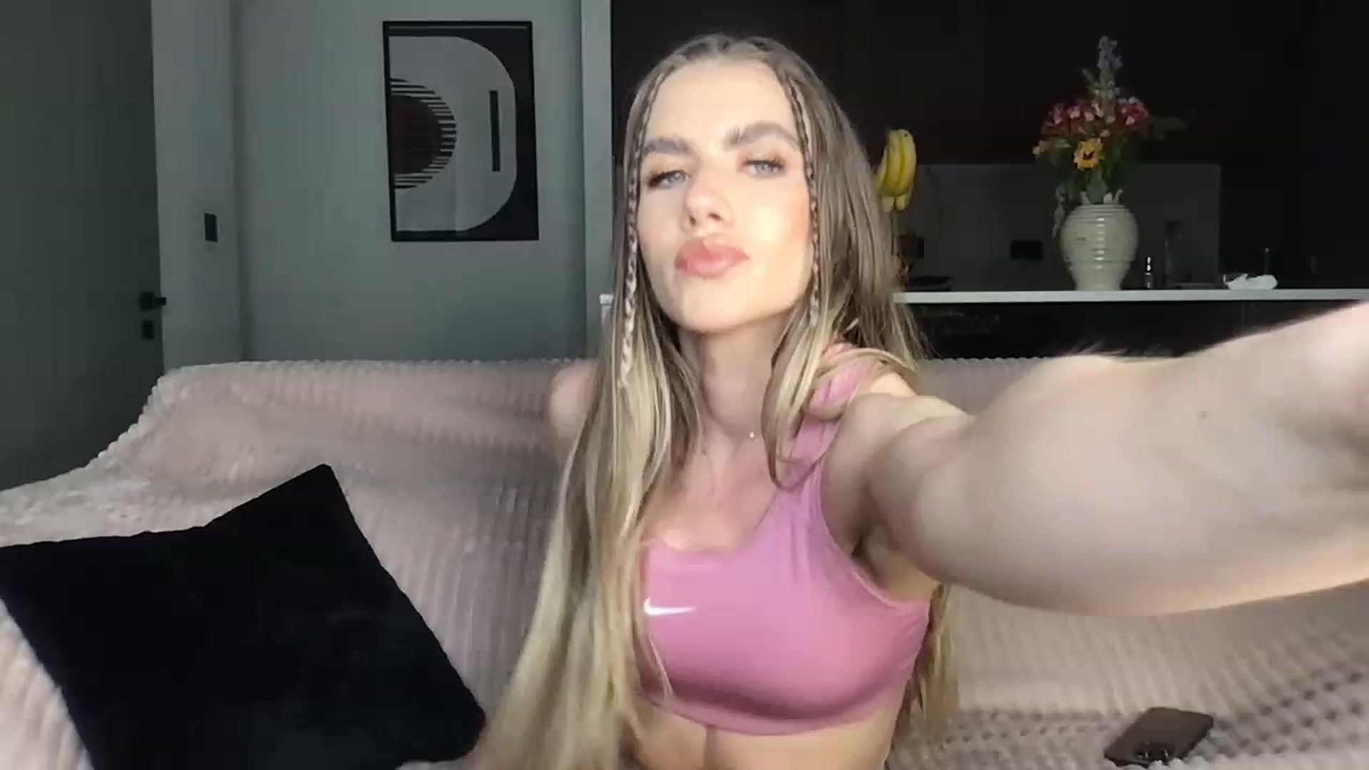 Gallery image thumbnail from Dreamy_Peach's myfreecams stream on, 04/30/2023, 21:21 image 7 of 20