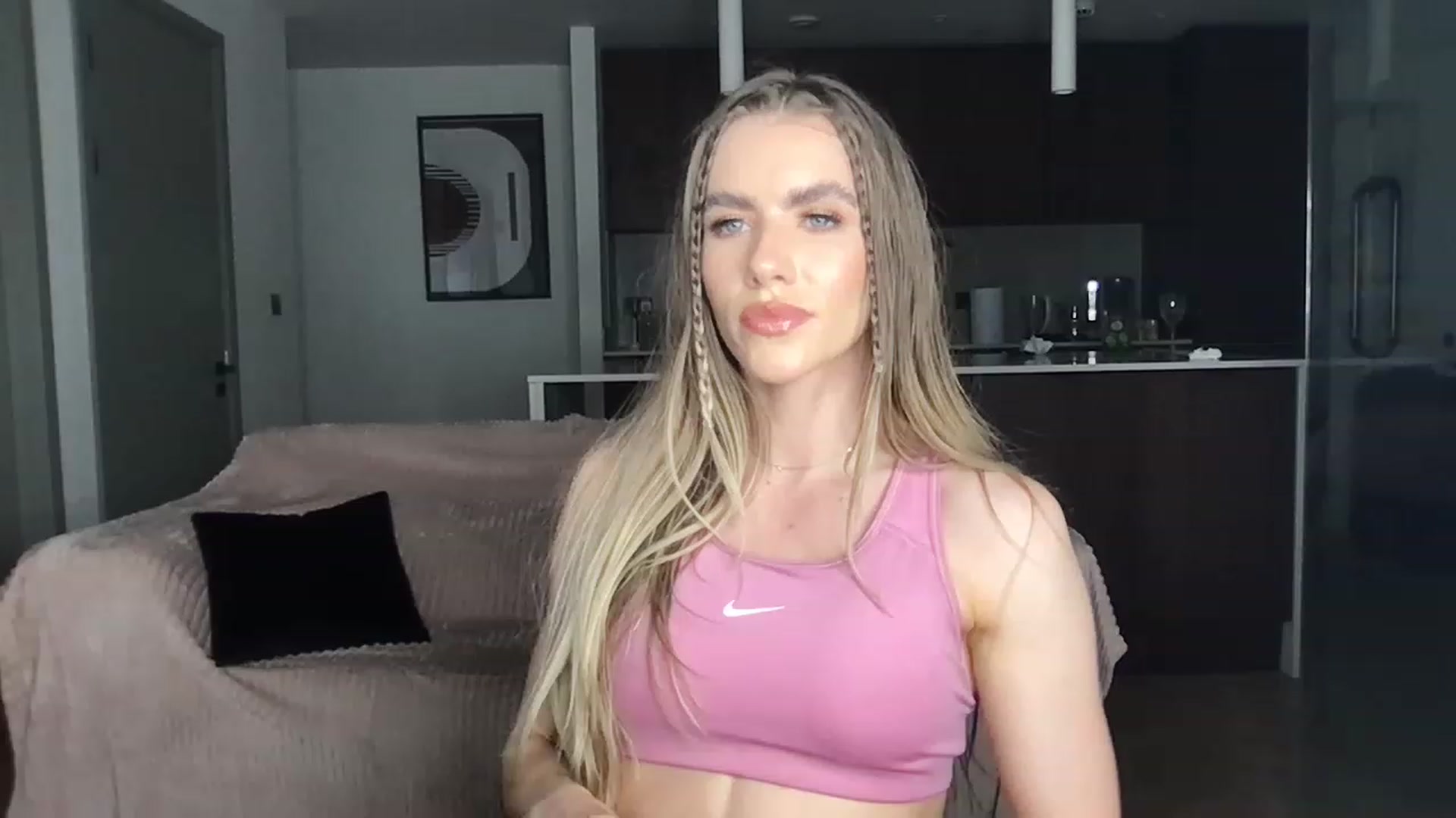 Gallery image thumbnail from Dreamy_Peach's myfreecams stream on, 04/30/2023, 23:29 image 15 of 20