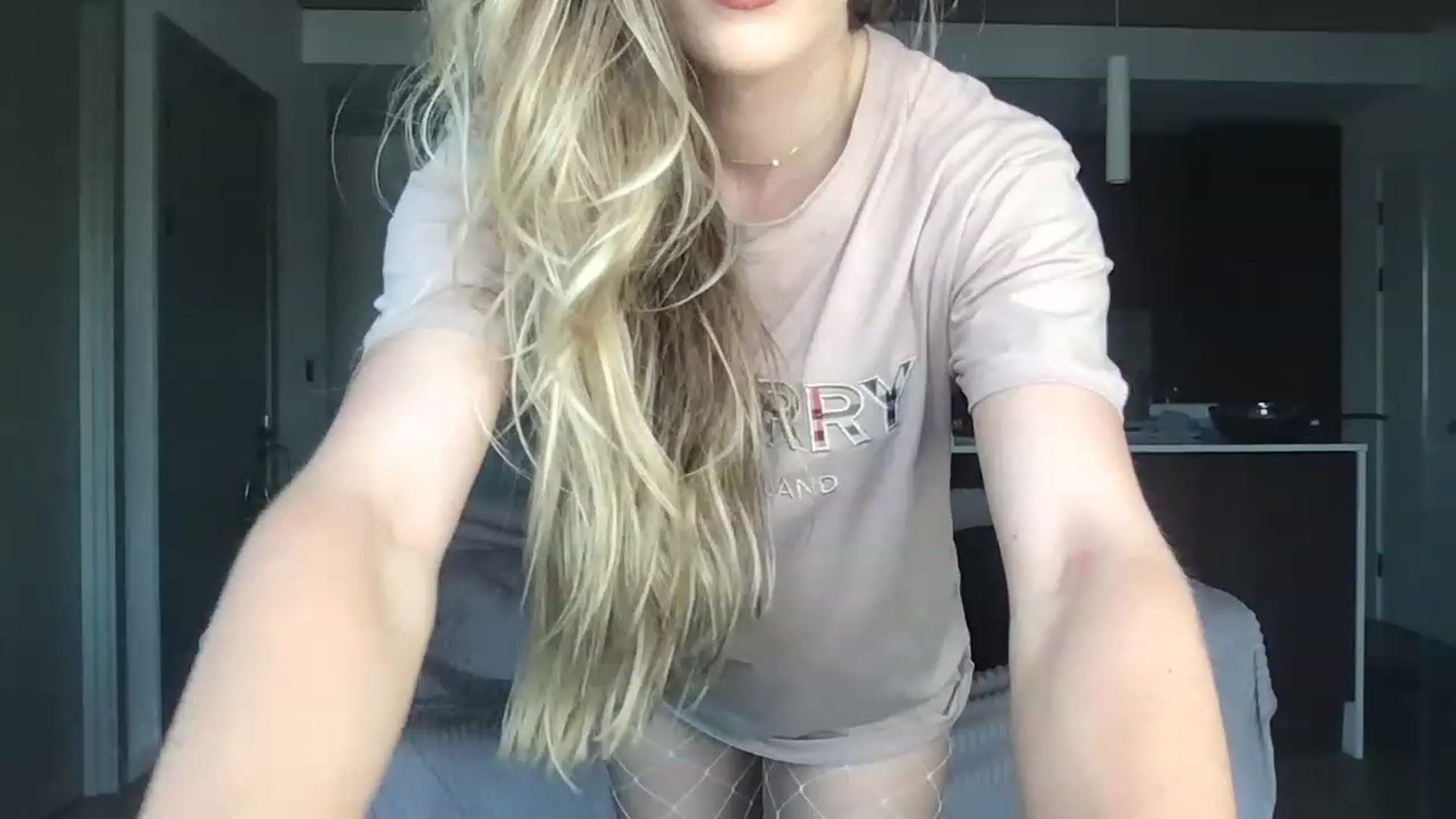 Gallery image thumbnail from Dreamy_Peach's myfreecams stream on, 06/04/2023, 18:37 image 13 of 20