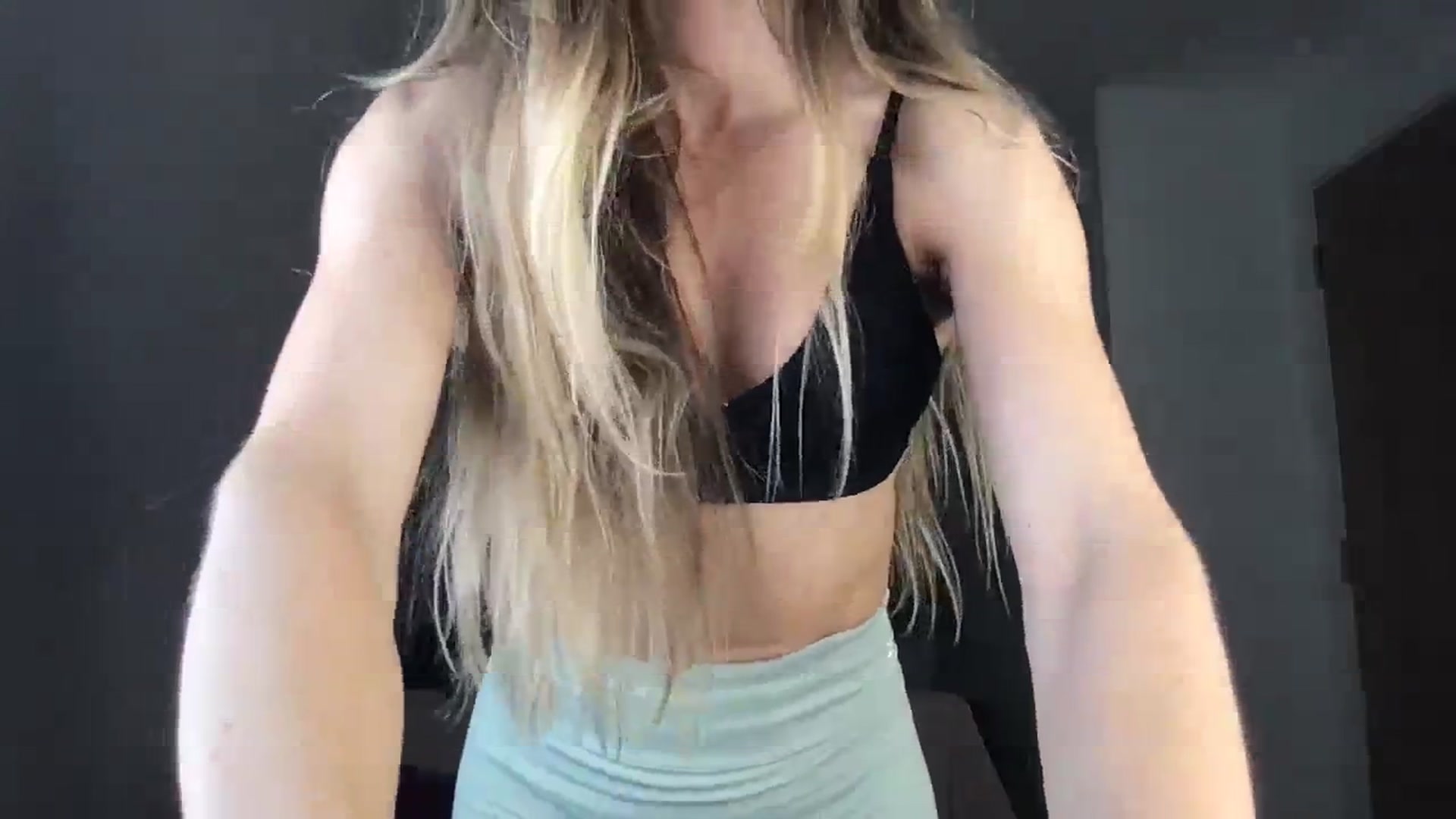 Gallery image thumbnail from Dreamy_Peach's myfreecams stream on, 10/06/2023, 14:46 image 5 of 20