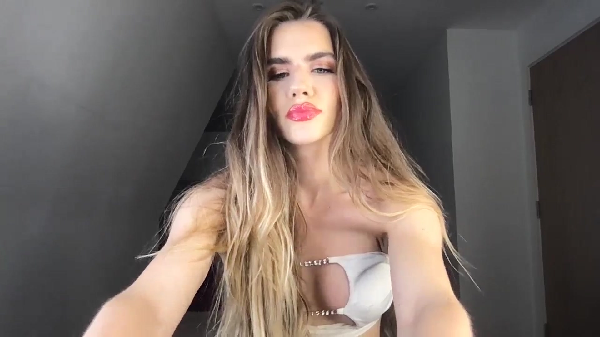 Gallery image thumbnail from Dreamy_Peach's myfreecams stream on, 11/01/2023, 21:37 image 8 of 20